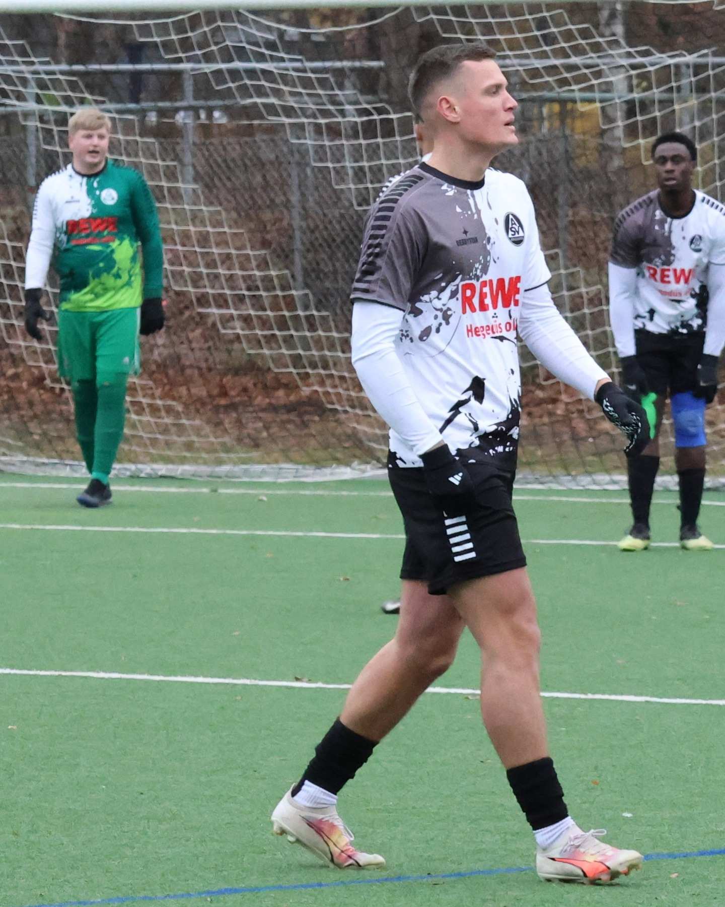 Kleines Programm
Für einige Mannschaften ist das Fußballjahr 2025 bereits beendet, andere bestreiten an diesem Wochenende ihre letzten Partien, bevor es auch für sie in eine weihnachtliche Pause geht. Vorschau auf die Spiele unserer Mannschaften vom 13. bis 14.12.25.
https://asv-bergedorf85-fussball.de/kleines-programm-4/
#asvbergedorf85 #bergedorf #lohbrügge #elstern #elsternladys #jungelstern #fussball #jugendfussball #frauenfussball #svbörnsen #sccondor #vorwärtswacker #einigkeitwilhelmsburg