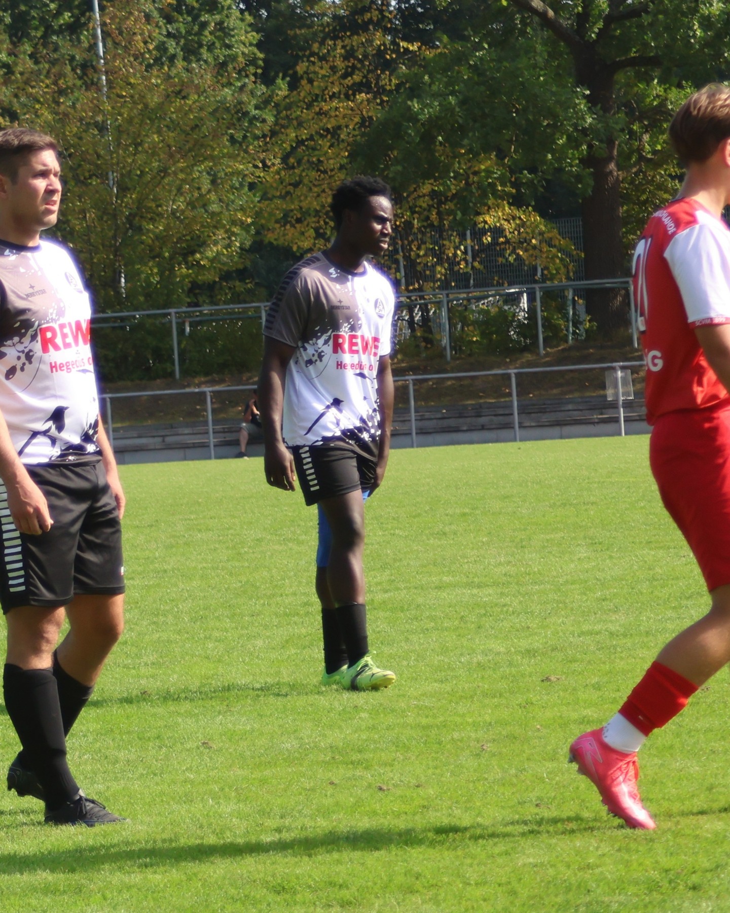 Spitzenspiele
An diesem Wochenende stehen zwar nur wenige Spiele auf dem Programm, dafür sind zwei absolute Spitzenspiele dabei. Da diese leider zeitgleich stattfinden, besteht die Qual der Wahl. Vorschau auf die Spiele unserer Mannschaften vom 6. bis 10.3.26.
https://asv-bergedorf85-fussball.de/spitzenspiele-8/
#asvbergedorf85 #bergedorf #lohbrügge #elstern #elstern85 #elsternladys #fussball #frauenfussbal #bezirksliga #kreisliga #kreisklasse #scvm #htb #lauenburgersv