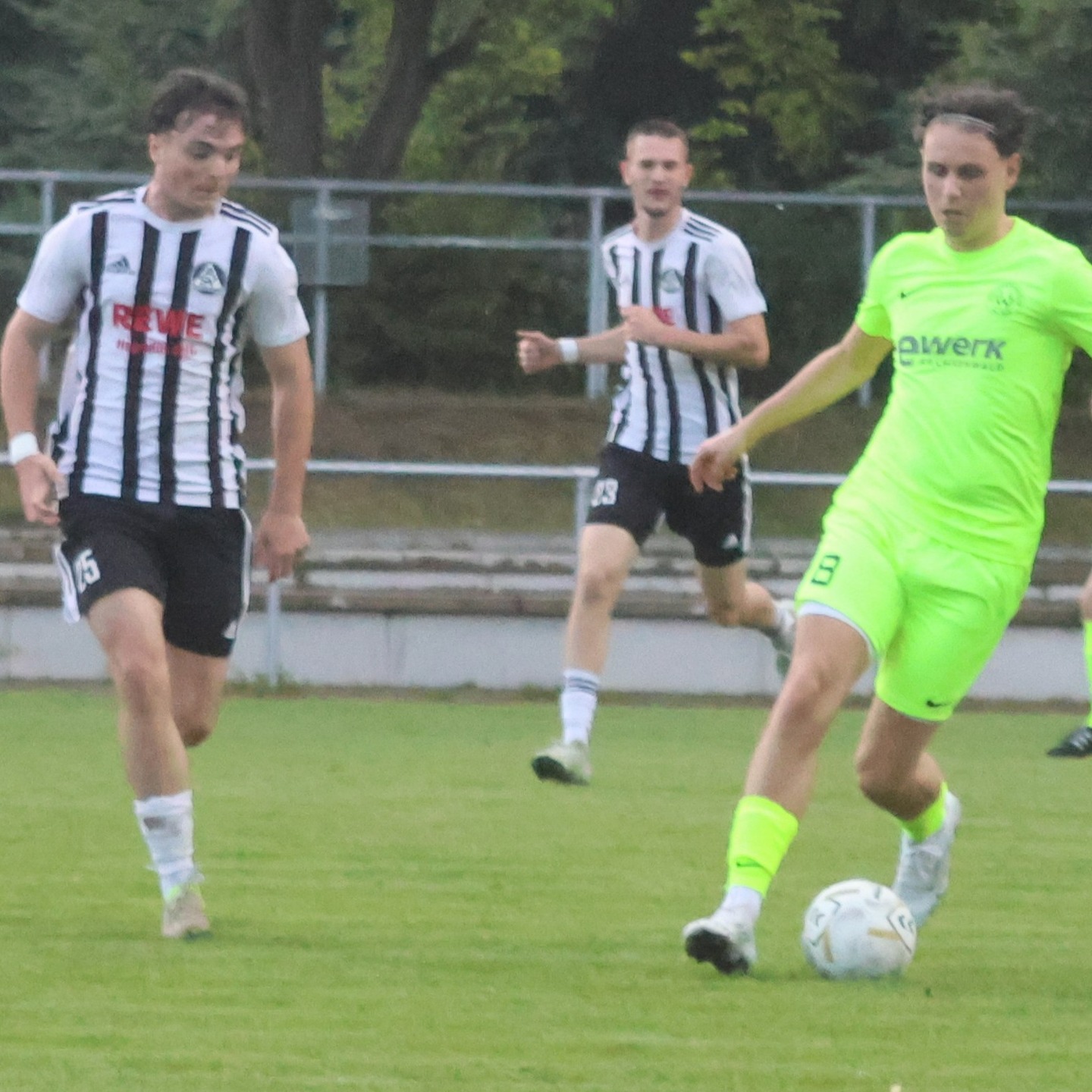 Konsequent genutzt
Im Testspiel gegen Willinghusen 1 (Kreisliga 4), nutzten unsere 1. Herren in der ersten Hälfte, die sich bietenden Gelegenheiten konsequent aus und gewannen mit 4:1.
https://asv-bergedorf85-fussball.de/konsequent-genutzt/
#asvbergedorf85 #bergedorf #lohbrügge #elstern #elstern85 #fussball #scwillinghusen