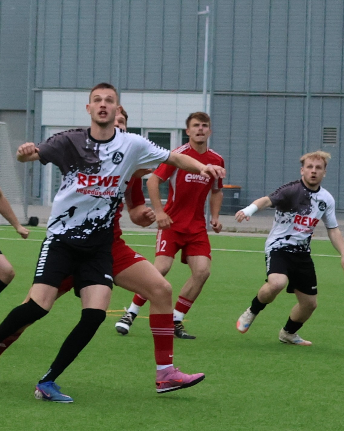 Reichlich Tore
Unsere 1. Herren gewannen ihr Auswärtsspiel bei TSV Reinbek 1 mit 6:4, versämten es aber, etwas für ihr Torverhältnis zu tun.
https://asv-bergedorf85-fussball.de/reichlich-tore-5/
#asvbergedorf85 #bergedorf #lohbrügge #elstern #elstern85 #tsvreinbek #kreisliga #fussball
