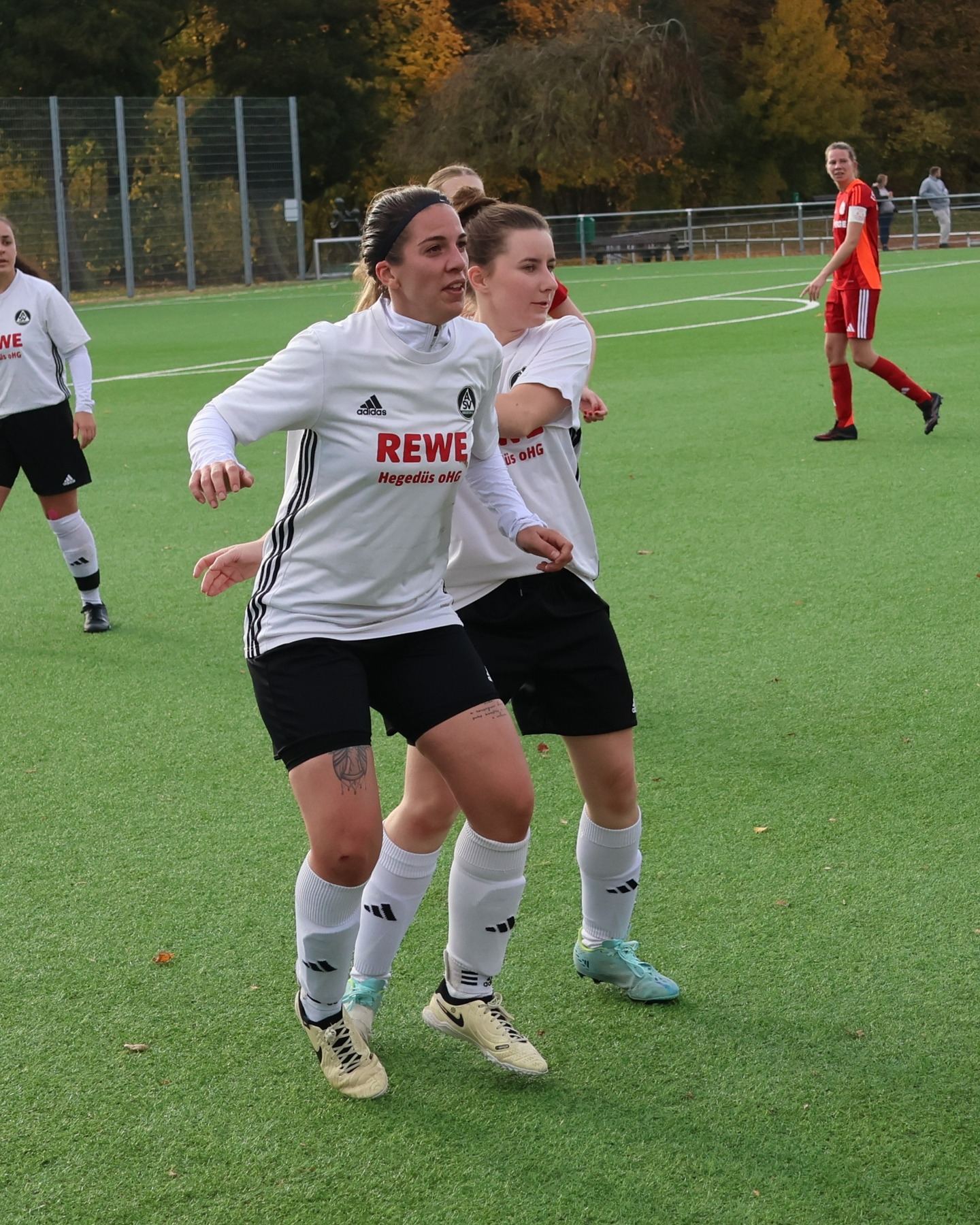 Kämpferisch in Ordnung
Unsere 1. Frauen gewannen ihr Nachholspiel bei TSV Reinbek 1 mit 3:1 und zeigten dabei eine gute kämpferische Leistung.
https://asv-bergedorf85-fussball.de/kaempferisch-in-ordnung/
#asvbergedorf85 #bergedorf #lohbrügge #elstern #elsternladys #fussball #frauenfußball #bezirksliga #tsvreinbek