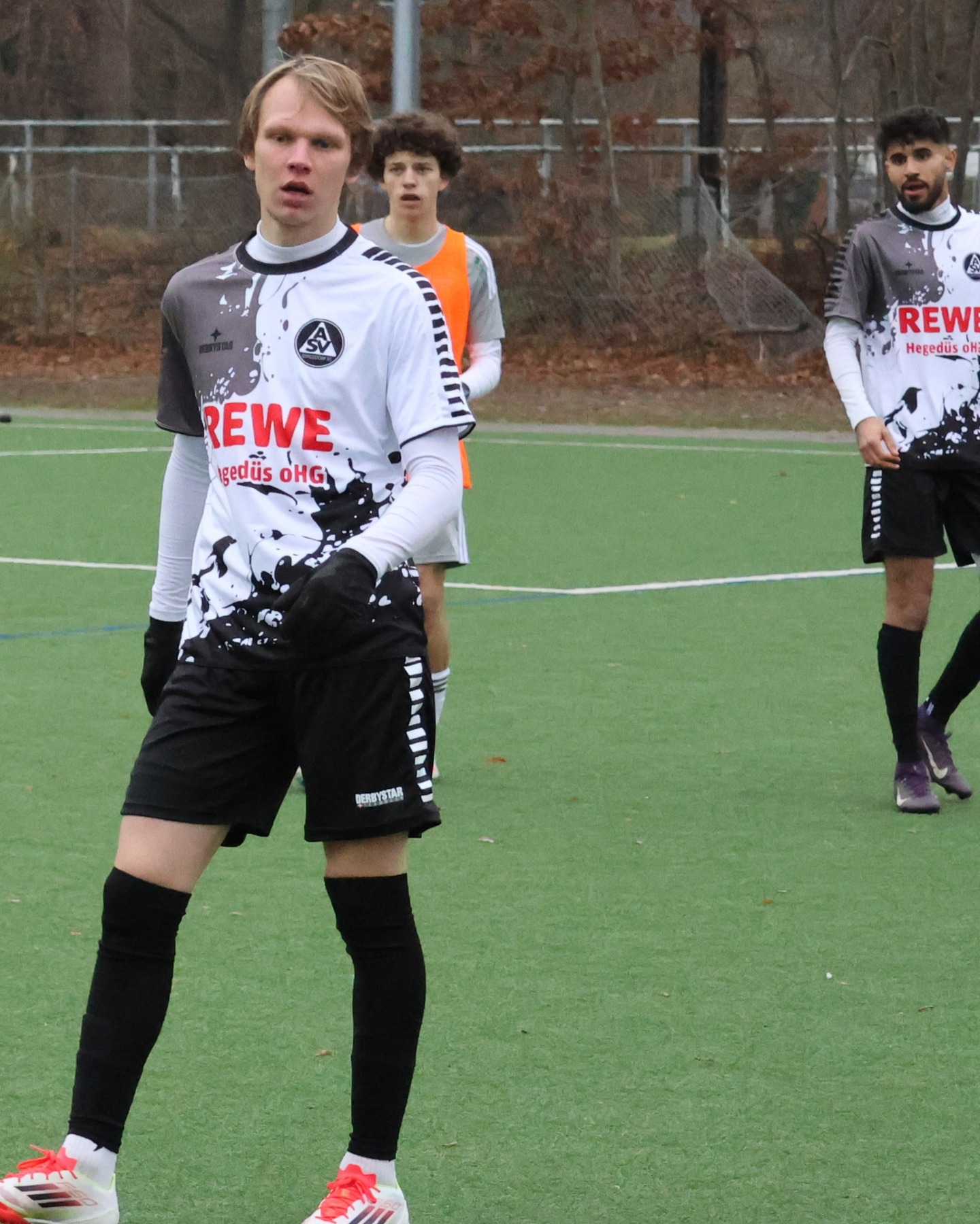 Zwei Tore zum Abschied
Im Spitzenspiel der Kreisliga 3 trennten sich unsere 1. Herren 2:2 von Dassendorf 2.
https://asv-bergedorf85-fussball.de/zwei-tore-zum-abschied/
#asvbergedorf85 #bergedorf #lohbrügge #elstern #elstern85 #kreisliga #tusdassendorf