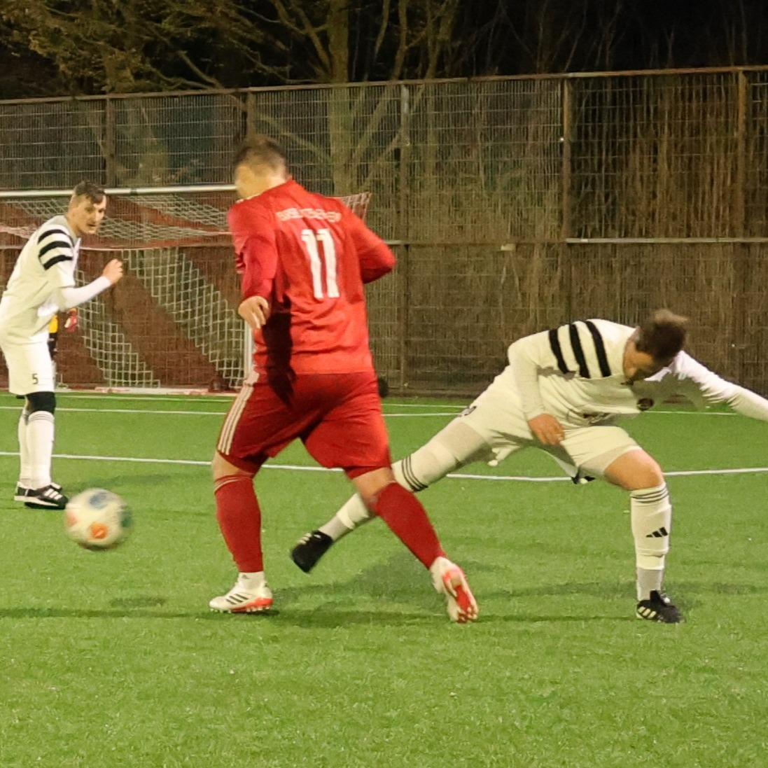 Viertelfinale
Unsere Herren-Ü32 gewannen ihr Pokalspiel in Barsbüttel mit 2:1 und erreichten das Viertelfinale.
https://asv-bergedorf85-fussball.de/viertelfinale/
#asvbergedorf85 #bergedorf #lohbrügge #elstern #fussball #herrenü32 #pokal #barsbüttelersv