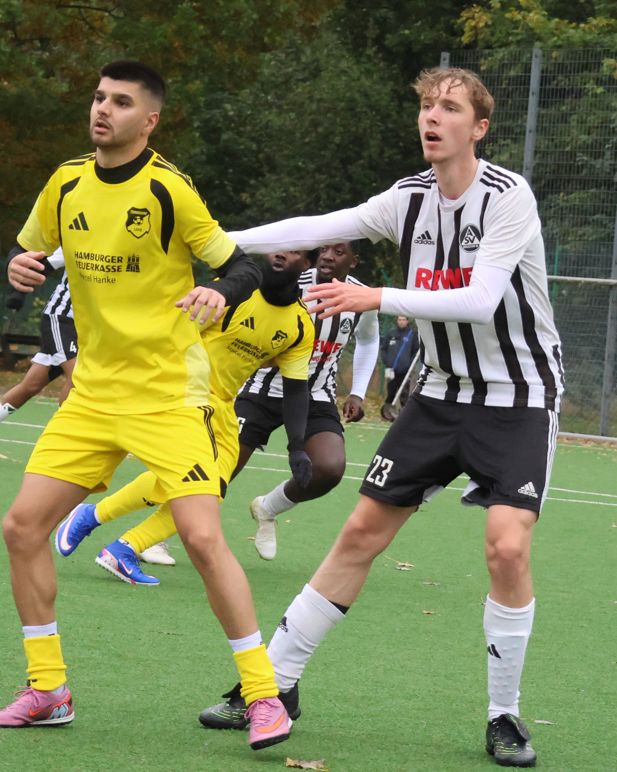 Erst verteidigt, dann getroffen
Unsere 3. Herren gewannen 3:0 im Heimspiel gegen Tonndorf-Lohe 1.
https://asv-bergedorf85-fussball.de/erst-verteidigt-dann-getroffen/
#asvbergedorf85 #bergedorf #lohbrügge #elstern #svtonndorflohe #fussball #kreisklasse