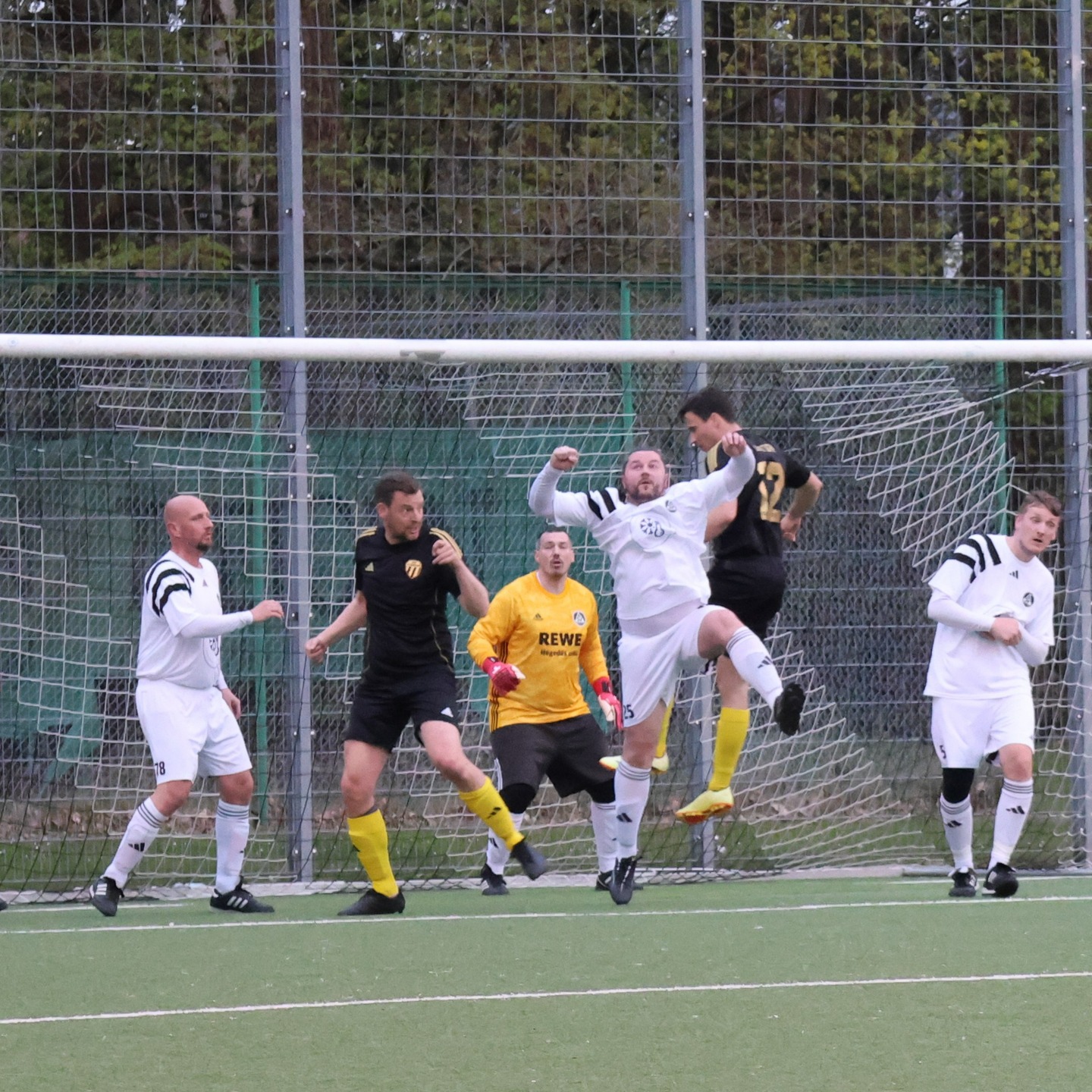 Viel Alu
Unsere Herren Ü32 verloren ihr Heimspiel gegen den SC Wentorf mit 2:3 und beide Teams trafen noch mehrmals Pfosten oder Latte.
https://asv-bergedorf85-fussball.de/viel-alu-2/
#asvbergedorf85 #bergedorf #lohbrügge #elstern #fussball #herrenü32 #landesliga #scwentorf