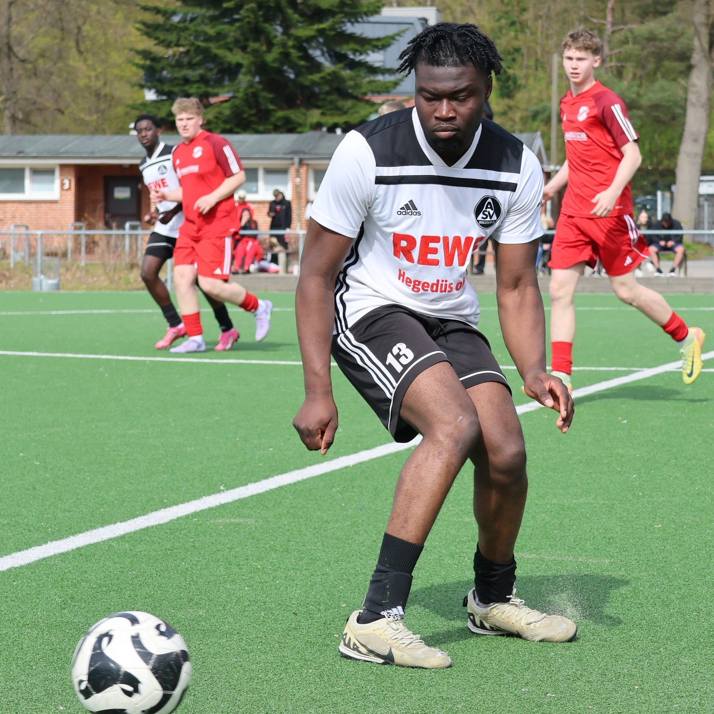 Keine Zweifel
Unsere 2. Herren gewannen ihr Heimspiel gegen FSV Geesthacht 2 mit 9:0 und ließen dabei nie Zweifel am Erfolg aufkommen.
https://asv-bergedorf85-fussball.de/keine-zweifel/
#asvbergedorf85 #bergedorf #lohbrügge #elstern #fussball #kreisklasse #fsvgeesthacht