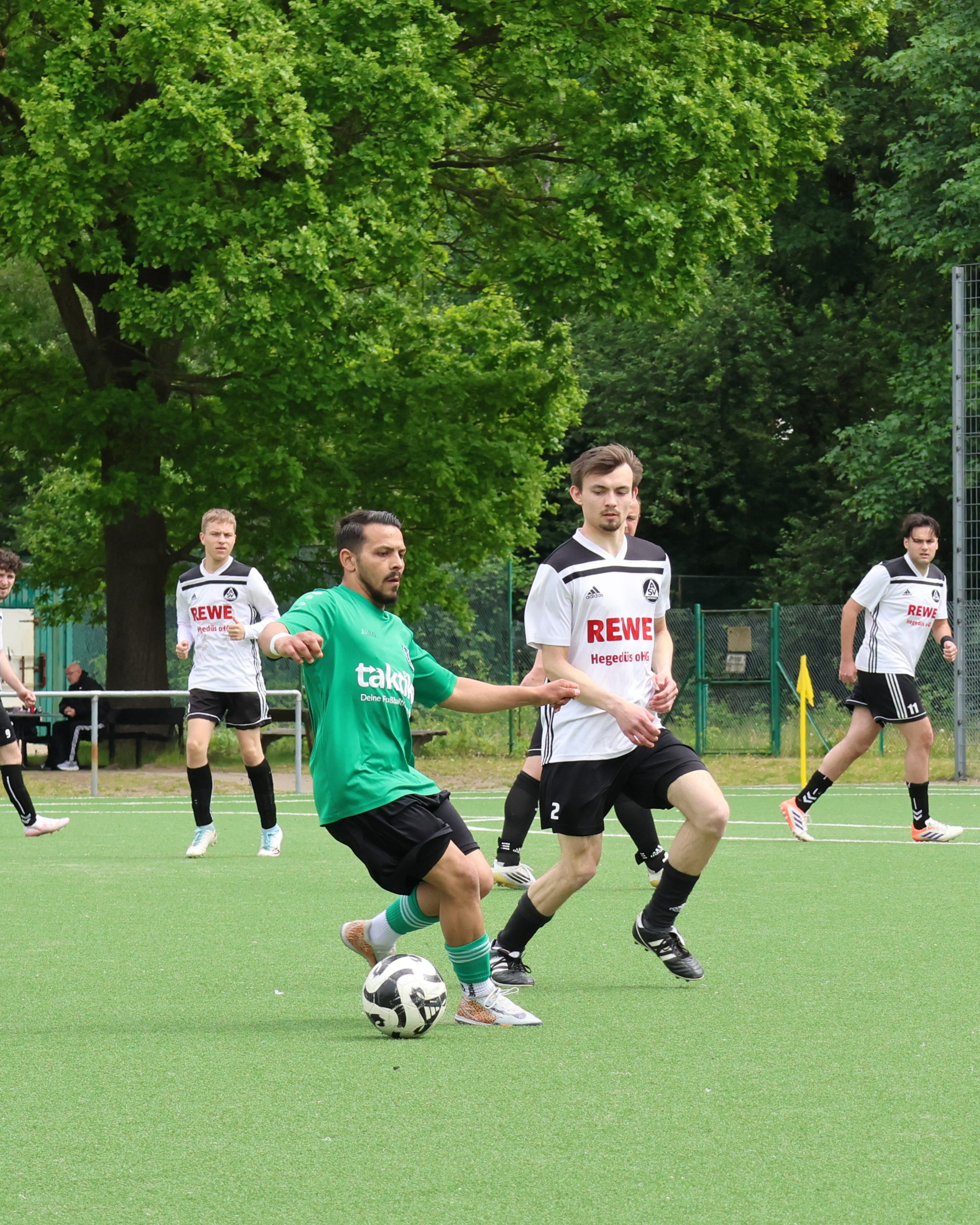 Mit Anlauf
Nach einer torlosen ersten Hälfte, gewannen unsere 2. Herren ihr Heimspiel gegen Schwarzenbek 3 mit 3:0.
Nach einer torlosen ersten Hälfte, gewannen unsere 2. Herren ihr Heimspiel gegen Schwarzenbek 3 mit 3:0.
#asvbergedorf85 #bergedorf #lohbrügge #elstern #scschwarzenbek #fussball #kreisklasse