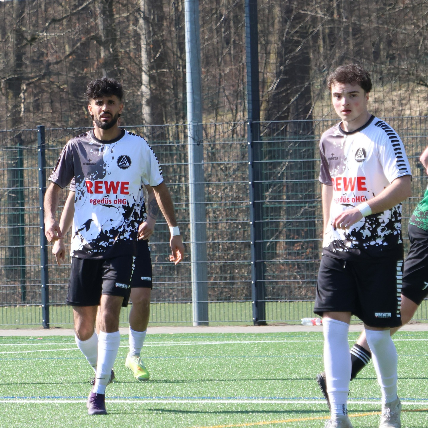 Schwer getan
Im Auswärtsspiel unserer 1. Herren beim SC Schwarzenbek 2, taten sich unsere Kicker schwer und mussten sich mit einem 1:1 begnügen.
https://asv-bergedorf85-fussball.de/schwer-getan-5/
#asvbergedorf85 #bergedorf #lohbrügge #elstern #elstern85 #fussball #kreisliga #scschwarzenbek