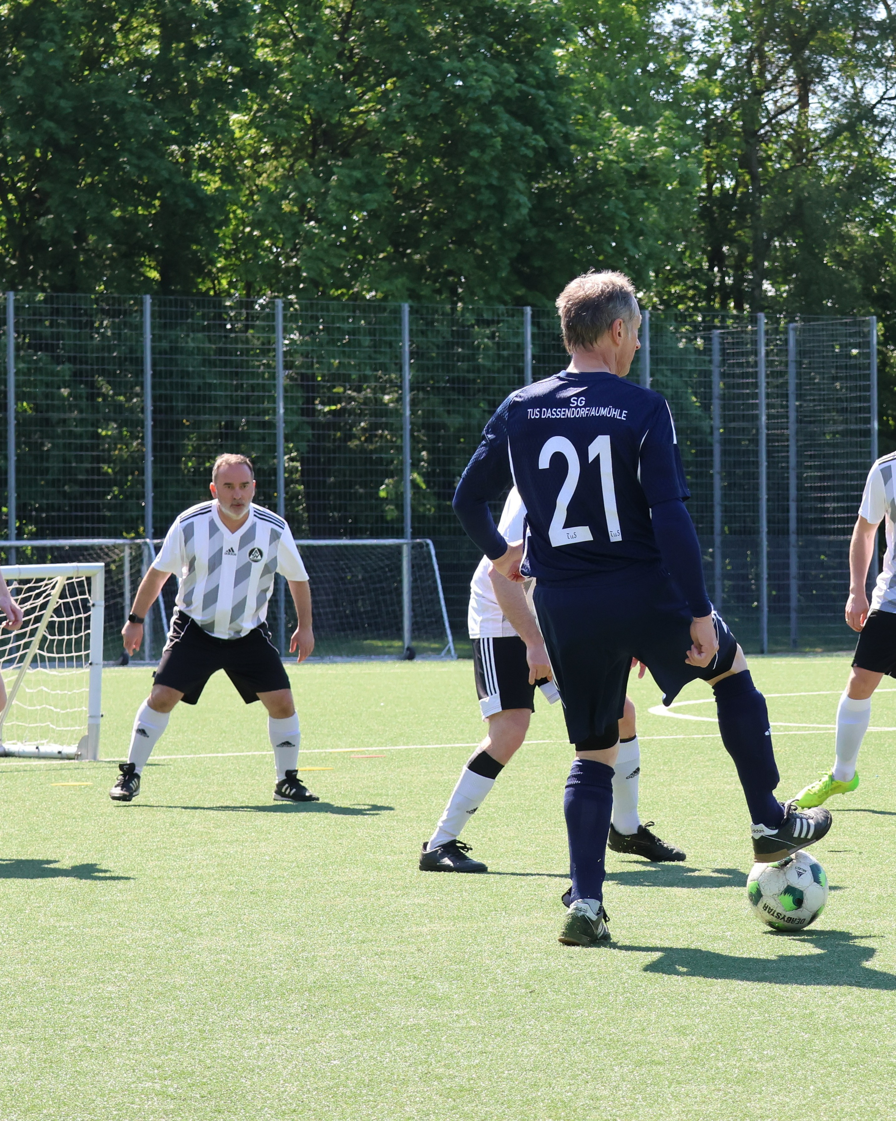 Schnell vorgelegt
Unsere Walking-Footballer legten im Heimspile gegen Dassendorf/Aumühle gleich flott los und gewannen mit 7:4.
https://asv-bergedorf85-fussball.de/schnell-vorgelegt-3/
#asvbergedorf85 #bergdorf #lohbrügge #elstern #walkingelstern #fussball #walkingfootball #tusdassendorf #tusaumühle #oberliga