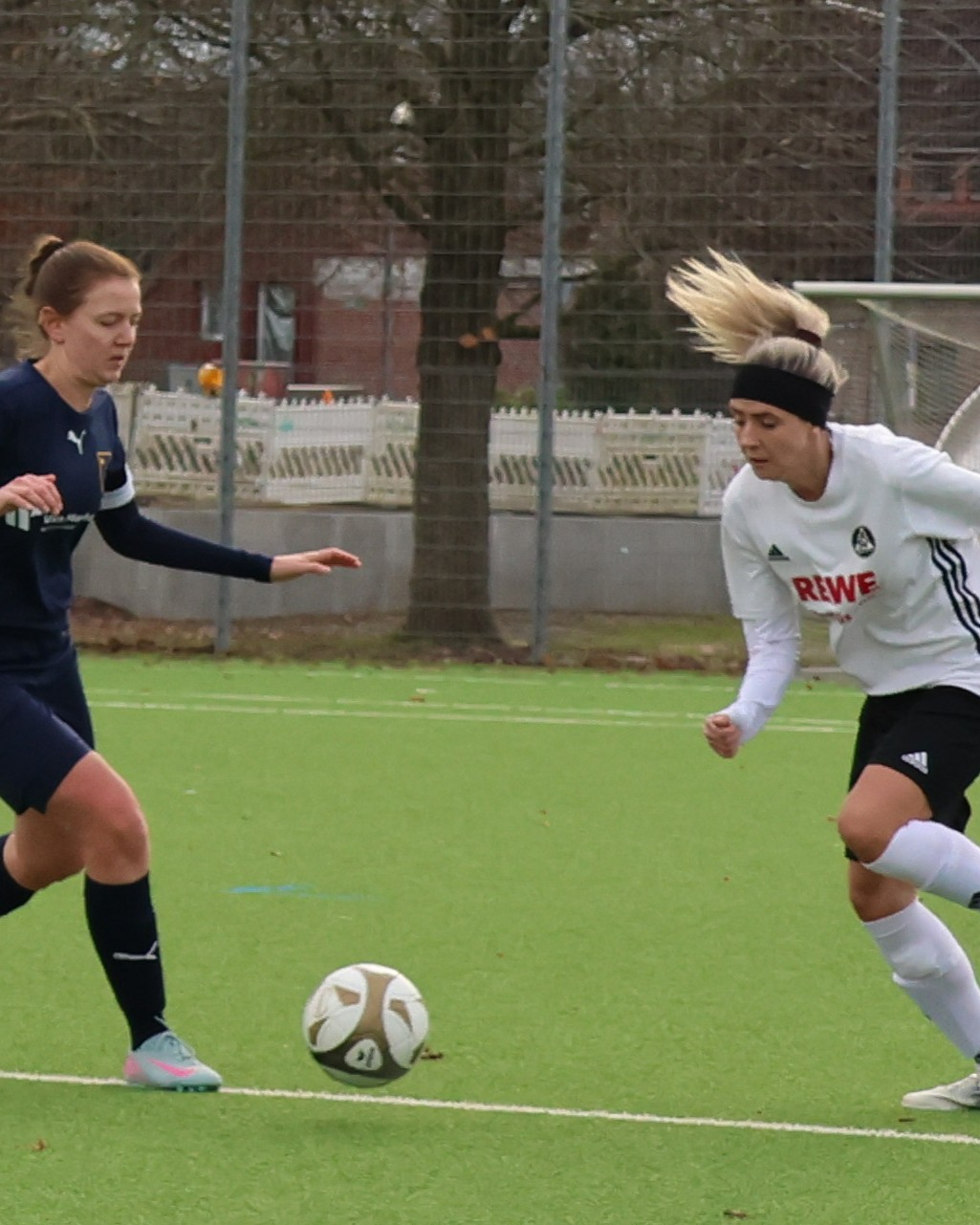 Sieg und Verletzung
Unsere 1. Frauen gewannen ihr Auswärtsspiel beim SV Altengamme mit 2:1, mussten aber auch eine schwere Verletzung einer Mitspielerin verkraften.
https://asv-bergedorf85-fussball.de/sieg-und-verletzung/
#asvbergedorf85 #bergedorf #lohbrügge #elstern #elsternladys #fussball #frauenfussball #bezirksliga #svaltengamme