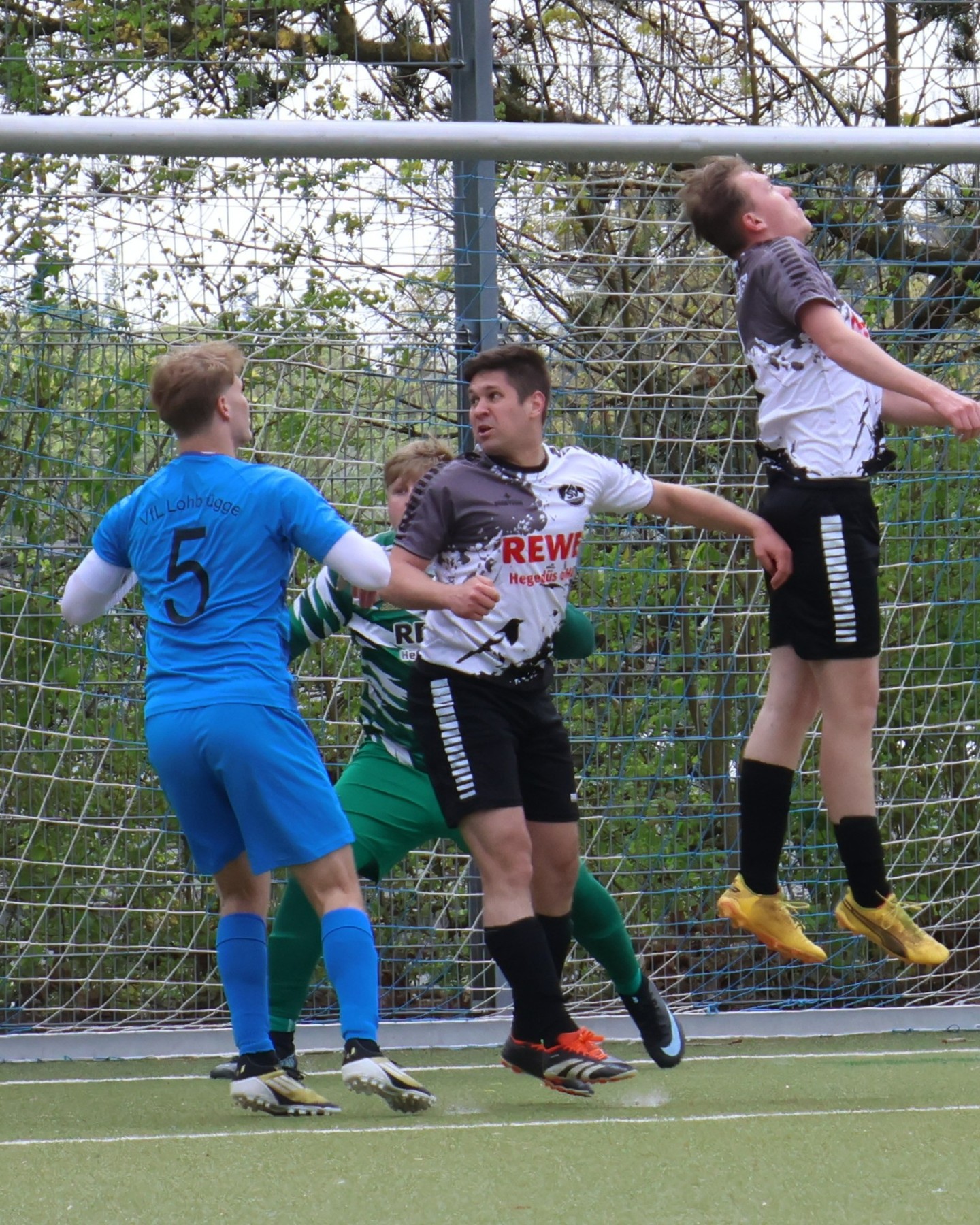 Keine Feiertagsruhe
Viele freuen sich über ein verlängertes Wochenende, nicht jedoch unsere Herren- und Frauenkicker, die an diesem Wochenende wichtige Spiele zu bestreiten haben. Am Dienstag finden auch noch Spiele im Jugendbereich statt. Vorschau auf die Spiele unserer Mannschaften vom 2. bis 5.5. 26.
https://asv-bergedorf85-fussball.de/keine-feiertagsruhe/
#asvbergedorf85 #bergedorf #lohbrügge #elstern #elstern85 #jungelstern #elsternladys #fussball #frauenfussball #jugendfußball #fsvgeesthacht #vflgrünhoftesperhude #tusaumühlewohltorf #barsbüttelersv #rahlstedtersc #vfllohbrügge #einigkeitwilhelmsburg