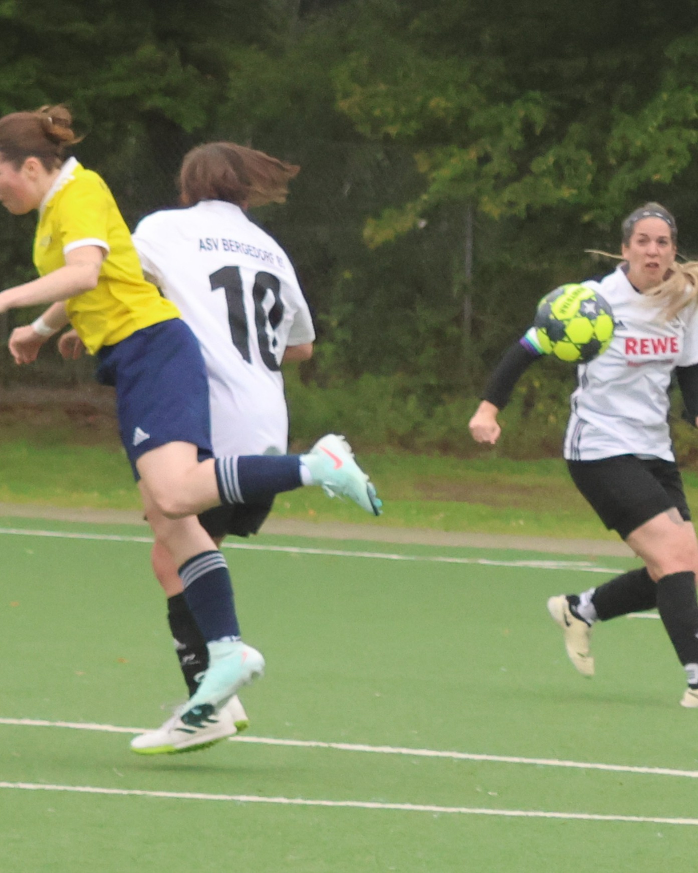 Zweimal nicht aufgepasst
Unsere 1. Frauen verloren ihr Testspiel gegen SV Eidelstedt 1 mit 1:3.
https://asv-bergedorf85-fussball.de/zweimal-nicht-aufgepasst/
#asvbergedorf85 #bergedorf #fussball #frauenfussball #elstern #elsternladys #sveidelstedt