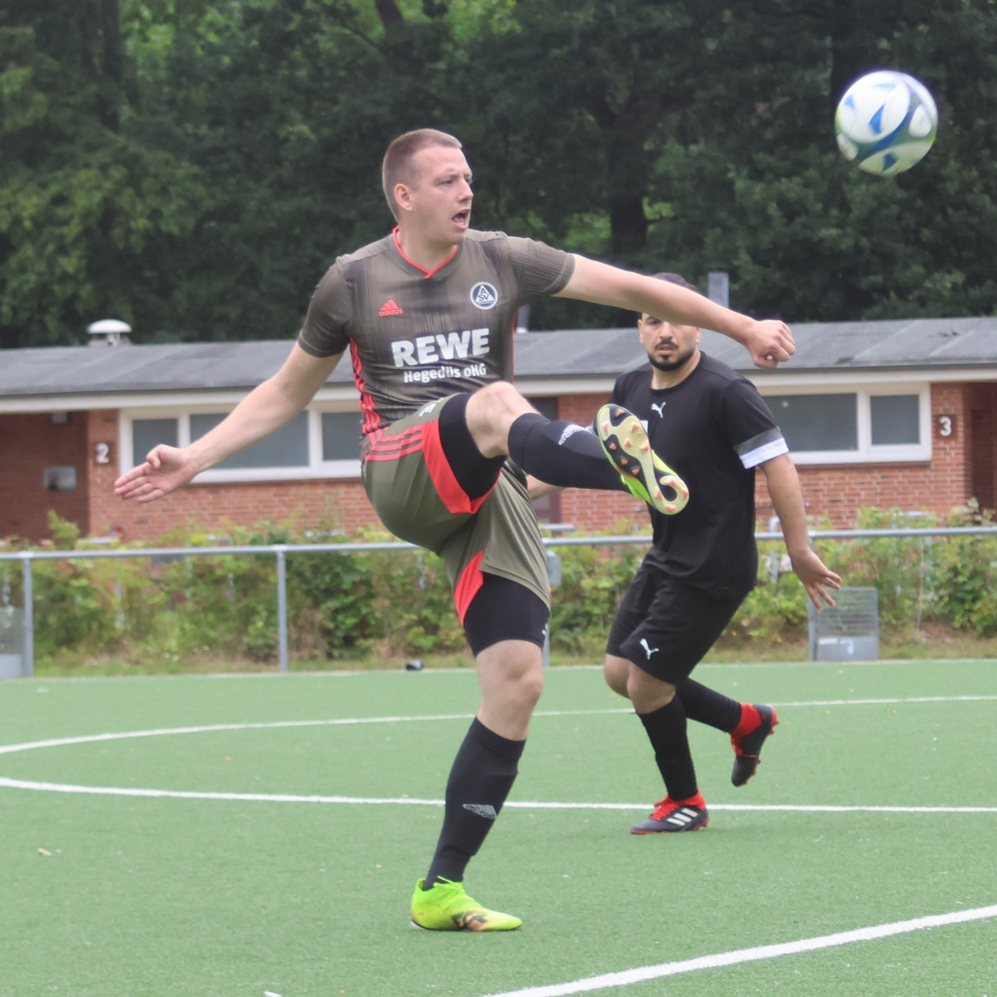 Langsam finden
Unsere 2. Herren finden sich langsam zusammen, auch wenn sie ihr Testspiel gegen Billstedt-Horn 2 mit 2:4 verloren.
https://asv-bergedorf85-fussball.de/langsam-finden/
#asvbergedorf85 #bergedorf #lohbrügge #elstern #spvggbillstedthorn #fussball
