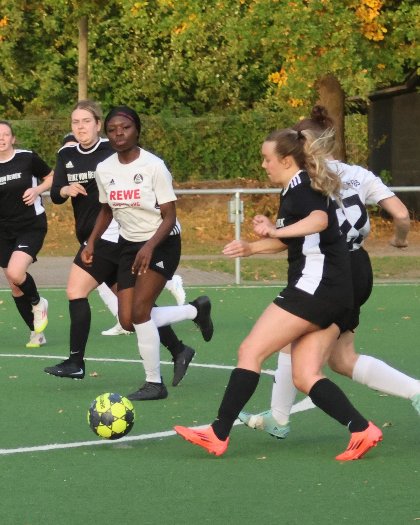 Klar in Hälfte zwei
Unsere 1. Frauen gewannen ihr Heimspiel gegen Farmsen 1 mit 6:1.
https://asv-bergedorf85-fussball.de/klar-in-haelfte-zwei/
#asvbergedorf85 #bergedorf #lohbrügge #elstern #elsternladys #fussball #frauenfussball #farmsenertv #bezirksliga