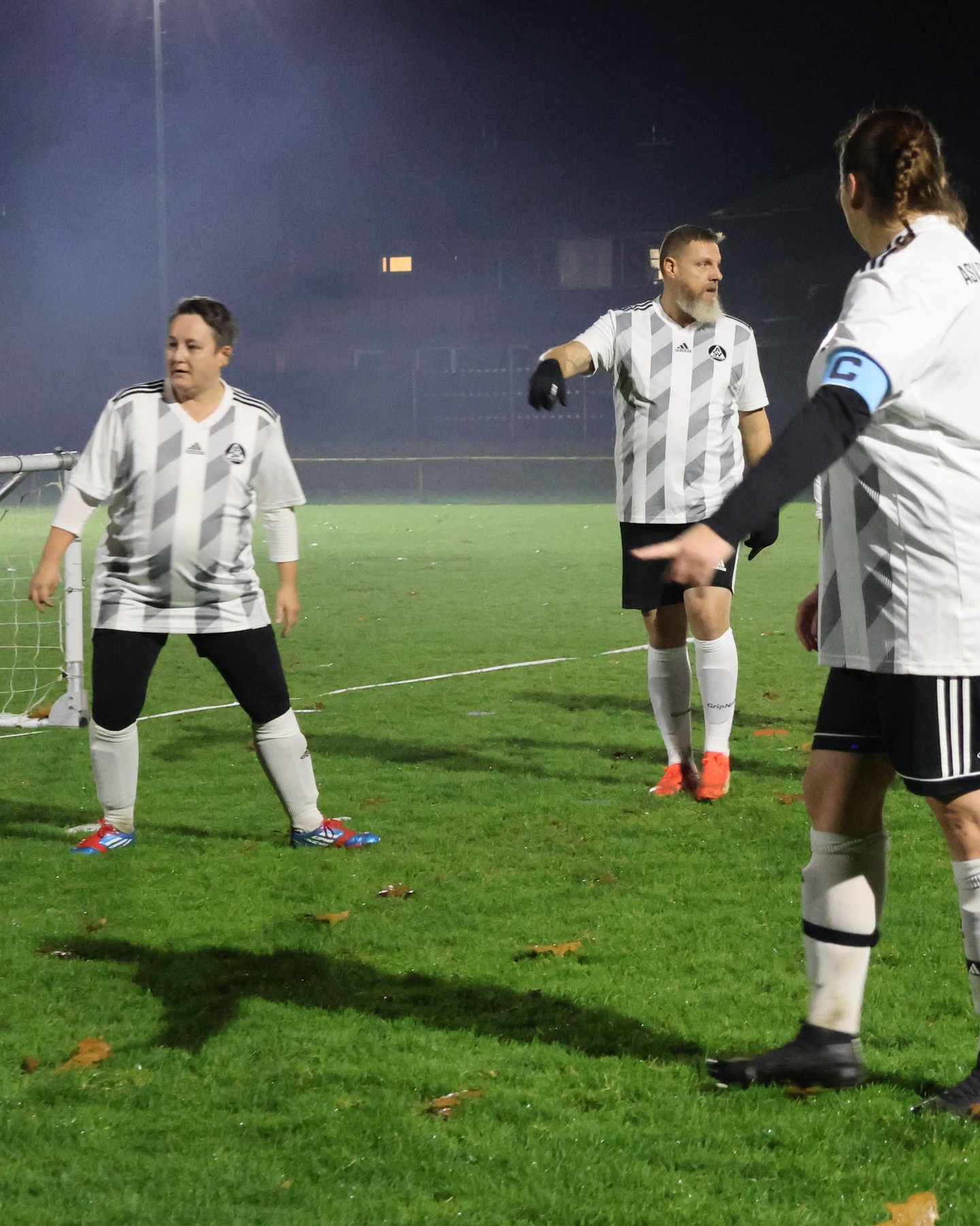 Erster Sieg
Unsere Walking-Footballer gewannen ihr Auswärtsspiel bei Dassendorf/Aumühle mit 10:8, dabei wurde sie auch von einigen mitgereisten Mitspielern und Anhängern unterstützt.
https://asv-bergedorf85-fussball.de/erster-sieg-3/
#asvbergedorf85 #bergedorf #lohbrügge #elstern #walkingelstern #fussball #verbandsliga #tusdassendorf #tusaumühle