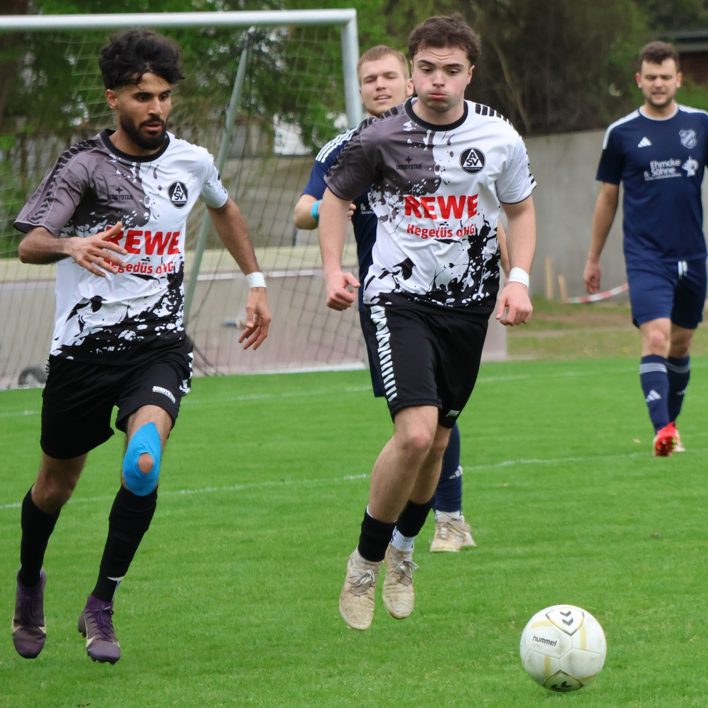 Dran geblieben
Unsere 1. Herren gewannen ihr Heimspiel gegen Börnsen 2 mit 3:1 und blieben im Rennen um den Aufstieg in die Bezirksliga.
https://asv-bergedorf85-fussball.de/dran-geblieben-5/
#asvbergedorf85 #bergedorf #lohbrügge #elstern #elstern85 #fussball #svbörnsen #kreisliga