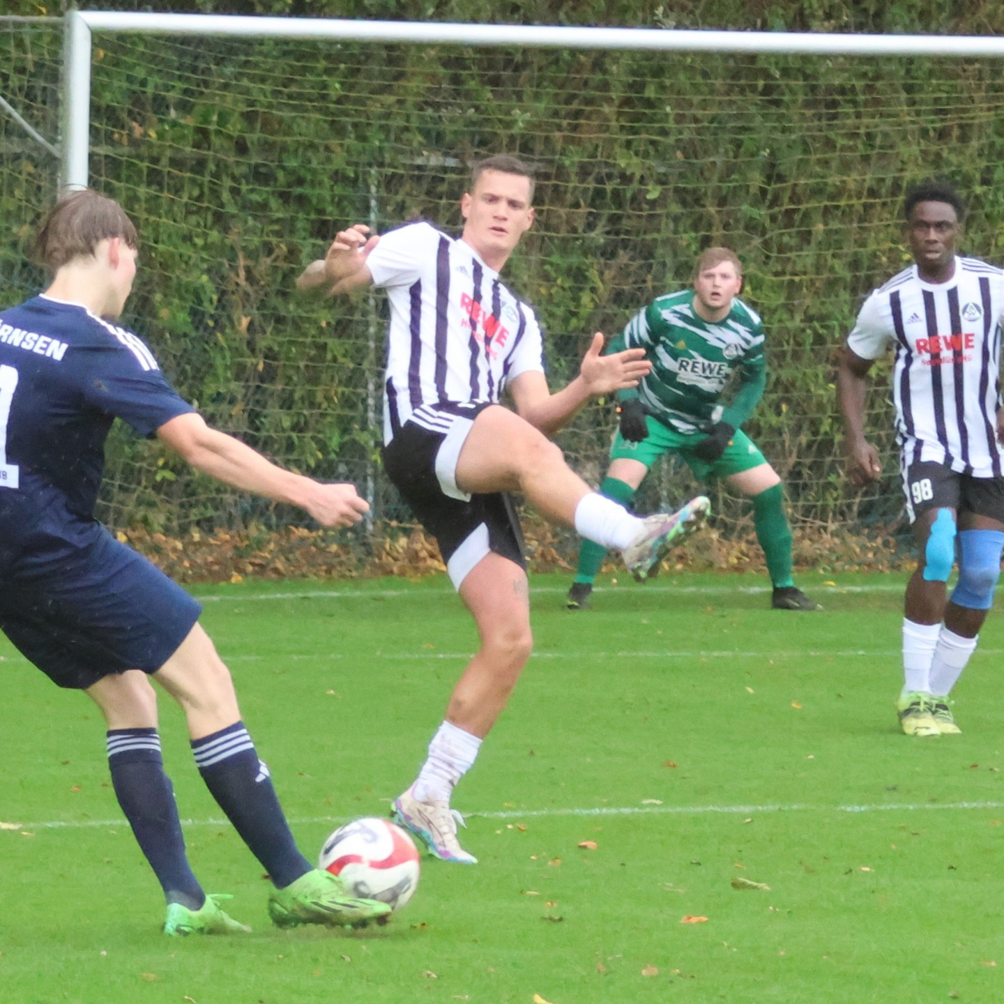 Volles Programm
An diesem Wochenende haben einige unserer Teams Heimspiele. An den Sander Tannen ist also viel Betrieb. Vorschau auf die Spiele unserer Mannschaften vom 17. bis 19.4. 26.
https://asv-bergedorf85-fussball.de/volles-programm-2/
#asvbergedorf85 #bergedorf #lohbrügge #elstern #jungelstern #elsternladys #fussball #jugendfußball #kinderfußball #frauenfussball #svbörnsen #dschanseat #tsvglinde #svaltengamme #bostelbekersv #einigkeitwilhelmsburg #ahrensburgertsv #este0670 #schamm02