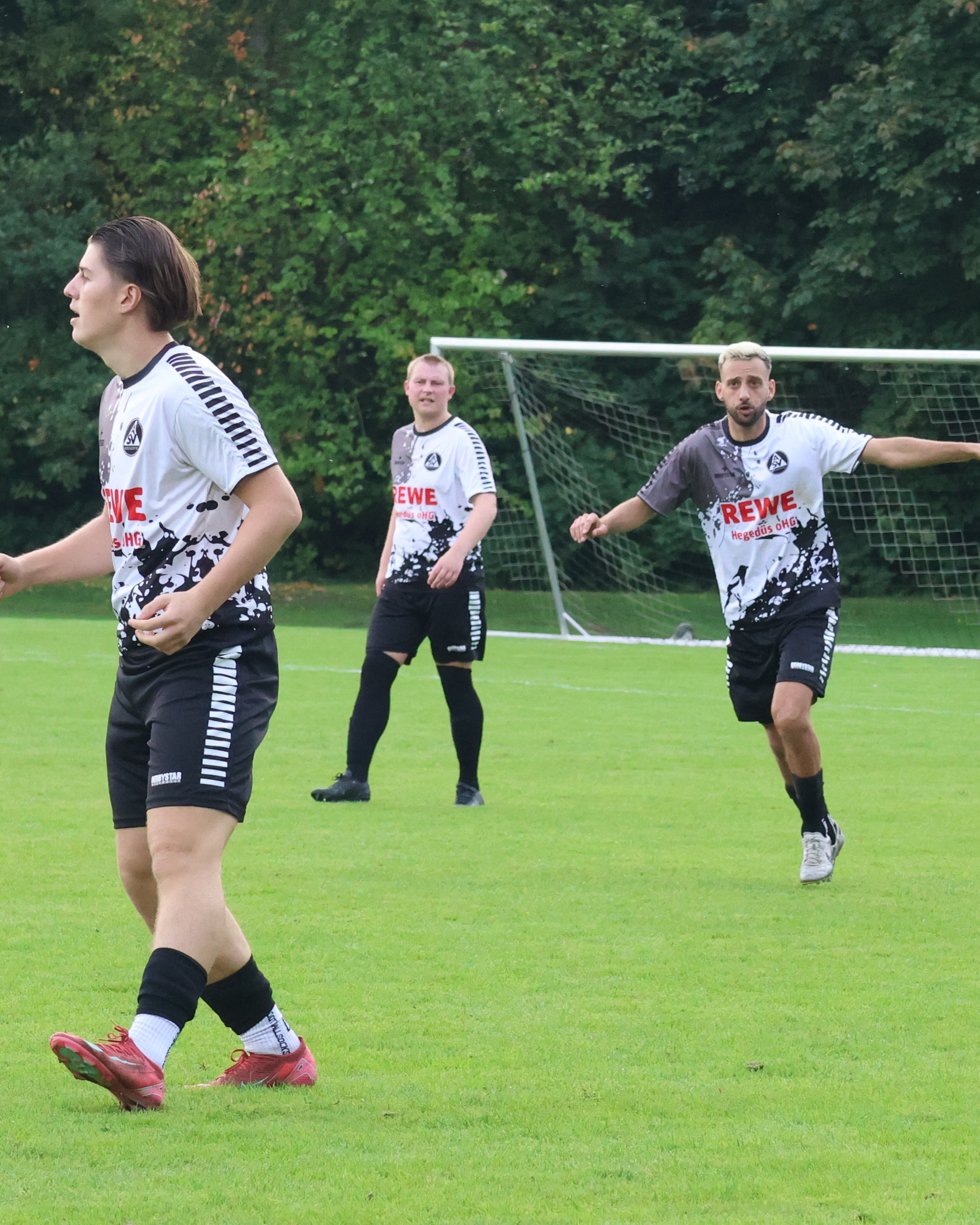 Sparflamme
In Hamburg und Schleswig-Holstein sind Herbstferien, daher ruht in einigen Staffeln der Punktspielbetrieb. Dies gilt aber nicht für unsere Herrenmannschaften. Vorschau auf die Spiele unserer Mannschaften vom 16. bis 18.10.26.
https://asv-bergedorf85-fussball.de/sparflamme-3/
#asvbergedorf85 #bergedorf #lohbrügge #elstern #elstern85 #jungelstern #walkingelstern #fussball #walkingfootball #jugendfussball #scwentorf #tsvreinbek #scvm #msvhamburg #tsharburg #tusberne #kometblankenese