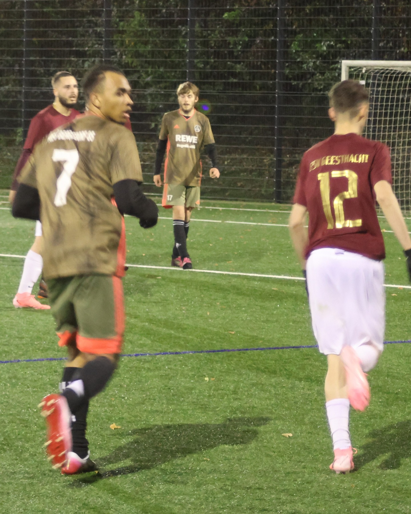 Ruhe bewahrt
Unsere 2. Herren gerieten bei FSV Geesthacht 2 zweimal in Rückstand, setzten sich am Ende aber mit 7:3 durch. Dabei bewies ein Spieler Qualitäten, die manche von ihm bisher nicht kannten.
https://asv-bergedorf85-fussball.de/ruhe-bewahrt-3/
#asvbergedorf85 #bergedorf #lohbrügge #elstern #fussball #kreisklasse #fsvgeesthacht