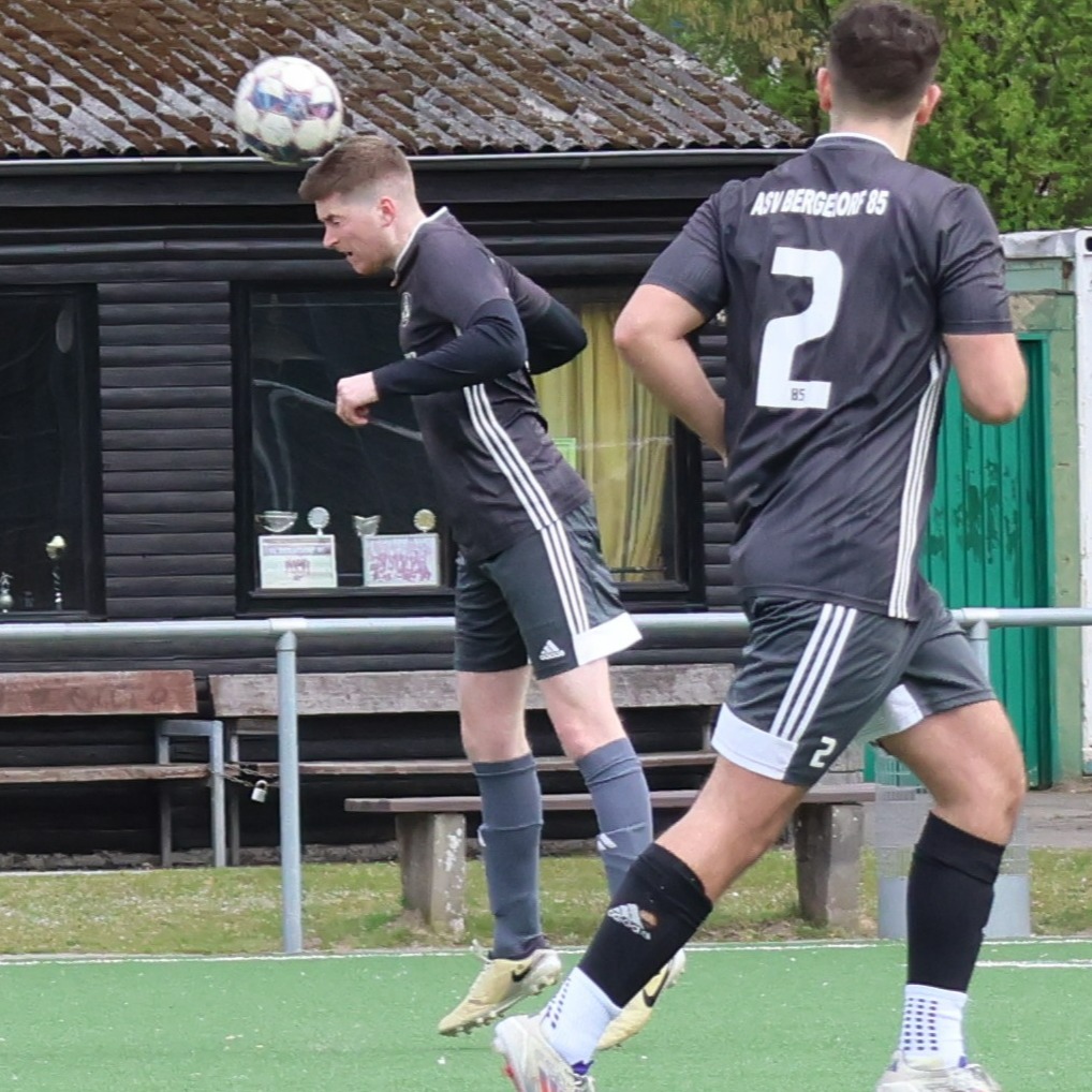 Heran gekämpft
Gegen Preußen Hamburg lagen unsere 3. Herren schon deutlich im Rückstand, kämpften sich dann heran und mussten sich doch mit 2:4 geschlagen geben.
https://asv-bergedorf85-fussball.de/heran-gekaempft/
#asvbergedorf85 #bergedorf #lohbrügge #elstern #fussball #kreisklasse #fcpreussenhamburg