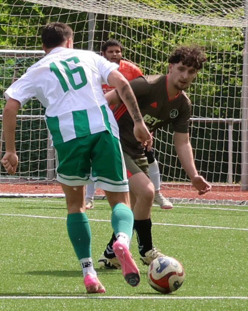 Faden verloren
Zu Beginn sah es ganz gut aus, was unsere 2. Herren bei Grünhof-Tesperhude 1 auf den Platz brachten. dann verloren sie den Faden und das Spiel mit 1:4.
https://asv-bergedorf85-fussball.de/faden-verloren-3/
#asvbergedorf85 #bergedorf #lohbrügge #elstern #vflgrünhoftesperhude #fussball #kreisklasse