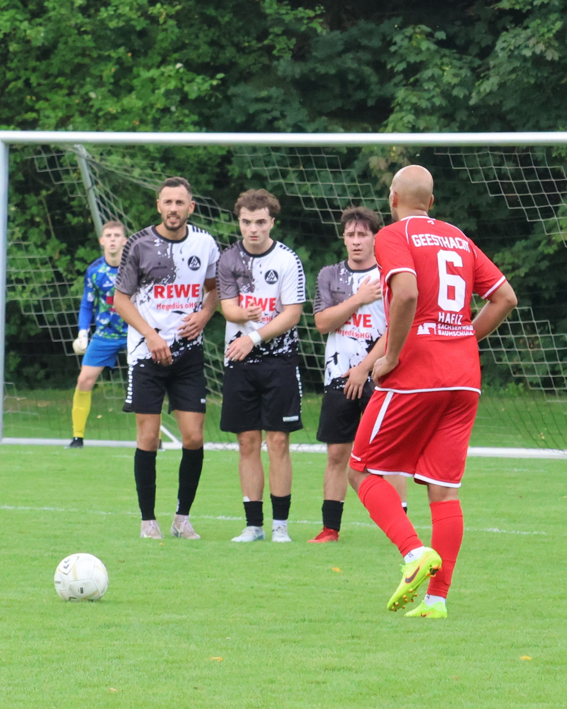 Ohe wartet
Unsere 1. Herren wollen an diesem Wochenende den ersten Sieg einfahren, müssen aber ein schweres Spiel in Ohe absolvieren. Nach dem Ende der Schulferien wird es jetzt auch wieder voll auf den Sportplätzen. Vorschau auf die Spiele unserer Mannschaften vom 28. bis 30.8.26.
https://asv-bergedorf85-fussball.de/ohe-wartet/
#asvbergedorf85 #bergedorf #lohbrügge #fussball #jugendfußball #frauenfussball #elstern #elstern85 #elsternladys #jungelstern #walkingelstern #walkingfootball #voranohe #rahlstedtersc #etsvhamburg #svbergedorfwest #mtvwilstedt #tsvposthausen #spvgbison #tscwellingsbüttel #tsvglinde #sccondor