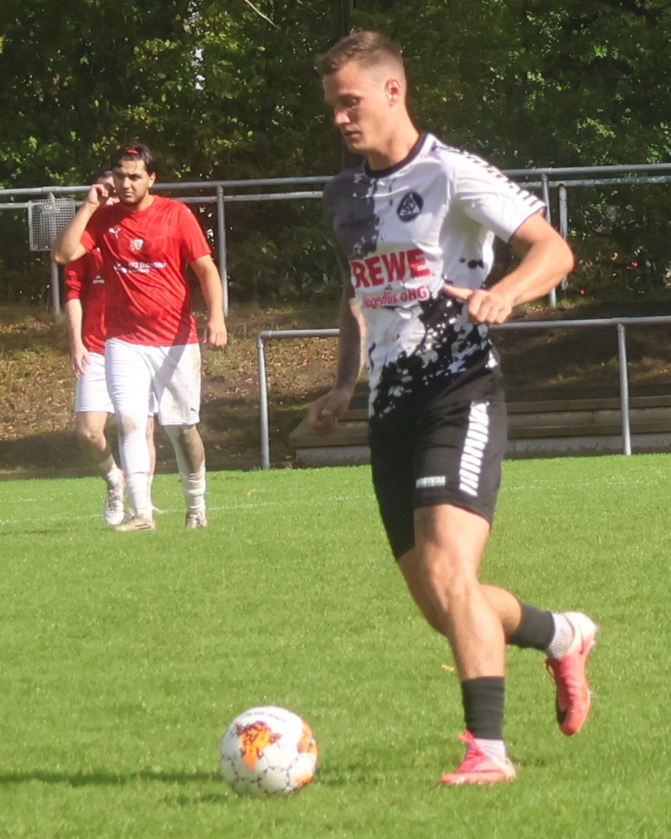 Deutlich über FCL
Unsere 1. Herren gewannen ihr Heimspiel gegen den FC Lauenburg 1 mit 9:3, machten es sich aber in der Anfangsphase wieder selber schwer.
https://asv-bergedorf85-fussball.de/deutlich-ueber-fcl/
#asvbergedorf85 #bergedorf #lohbrügge #elstern #elstern85 #fussball #kreisliga #fclauenburg