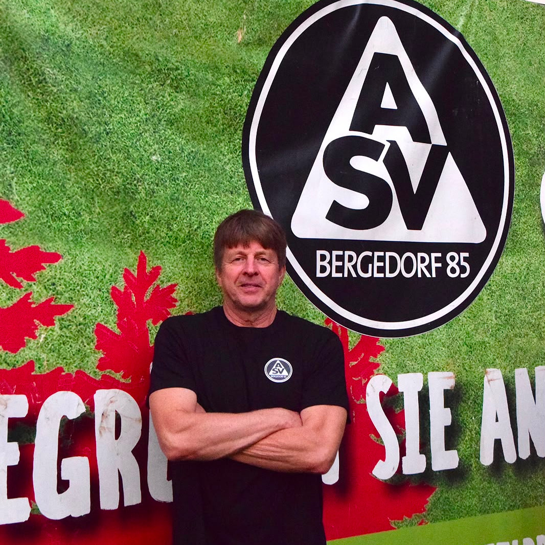 Manchmal trennen sich Wege im Fußball früher als geplant.
Nach einem offenen, ehrlichen und respektvollen Gespräch haben wir uns gemeinsam mit unserem Trainer Thorsten Beyer im beiderseitigen Einvernehmen darauf verständigt, unsere Zusammenarbeit nach kurzer gemeinsamer Zeit zu beenden.
#asvbergedorf85 #bergedorf #lohbrügge #elstern #elstern85 #fussball