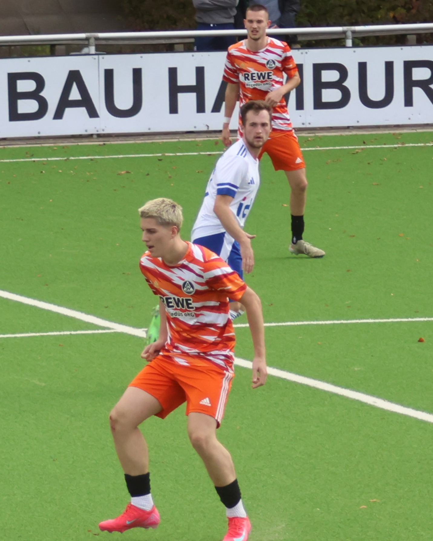 Einige Teams haben eine kleine Erfolgsserie gestartet, die sie natürlich fortsetzen wollen. Da in Hamburg Herbstferien sind, ist das Programm etwas reduziert. Vorschau auf die Spiele unserer Mannschaften vom 17. bis 19.10.25.
https://asv-bergedorf85-fussball.de/serien-fortsetzen/
#asvbergedorf85 #bergedorf #lohbrügge #elstern #fussball #frauenfussball #jugendfußball #elstern85 #jungelstern #elsternladys #walkingelstern #bezirksliga #landesliga #kreisliga #kreisklasse #tsvglinde #fsvgeesthacht #harburgertb #oststeinbekersv #mädchenfussball