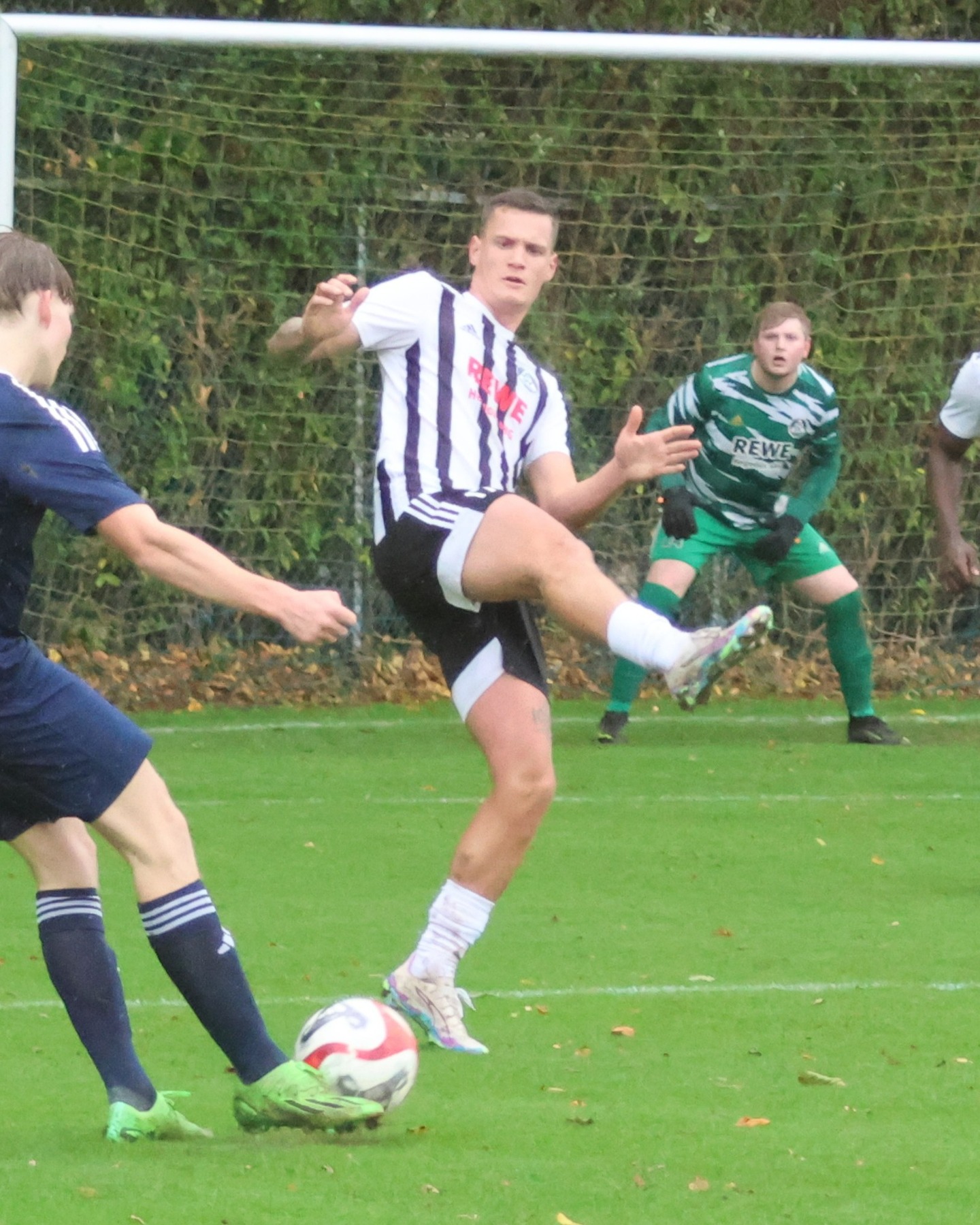 Serien hielten
Unsere 1. Herren gewannen ihr Auswärtsspiel beim SV Börnsen 2 mit 4:2 und konnten damit zwei Serien fortsetzen.
https://asv-bergedorf85-fussball.de/serien-hielten/
#asvbergedorf85 #bergedorf #lohbrügge #elstern #elstern85 #fussball #kreisliga #svbörnsen