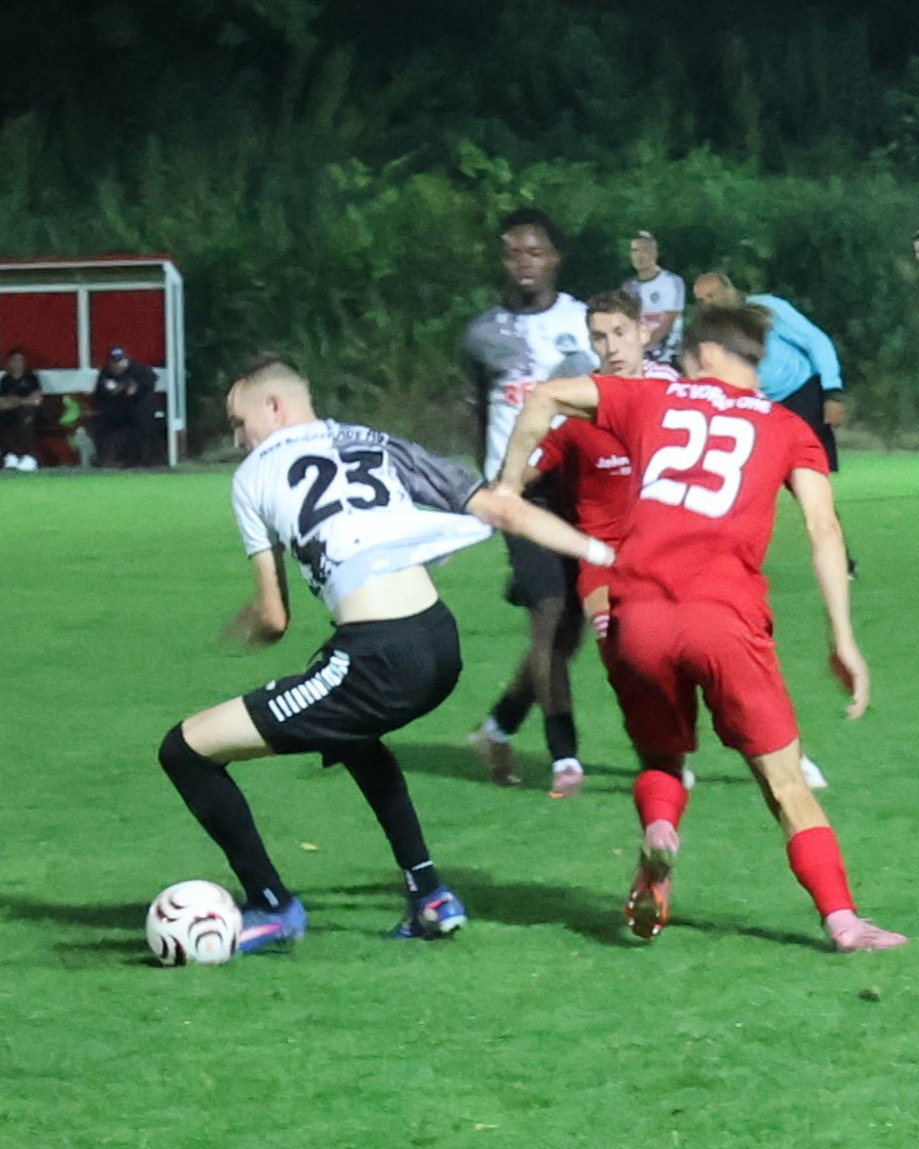 Drei Hammertore
Unsere 1. Herren spielten 3:3 bei Voran Ohe 2. Dreimal ´war Davon Matzat mit seinen gewaltigen Schüssen erfolgreich.
https://asv-bergedorf85-fussball.de/drei-hammertore/
#asvbergedorf85 #bergedorf #lohbrügge #elstern #elstern85 #voranohe #fussball #kreisliga