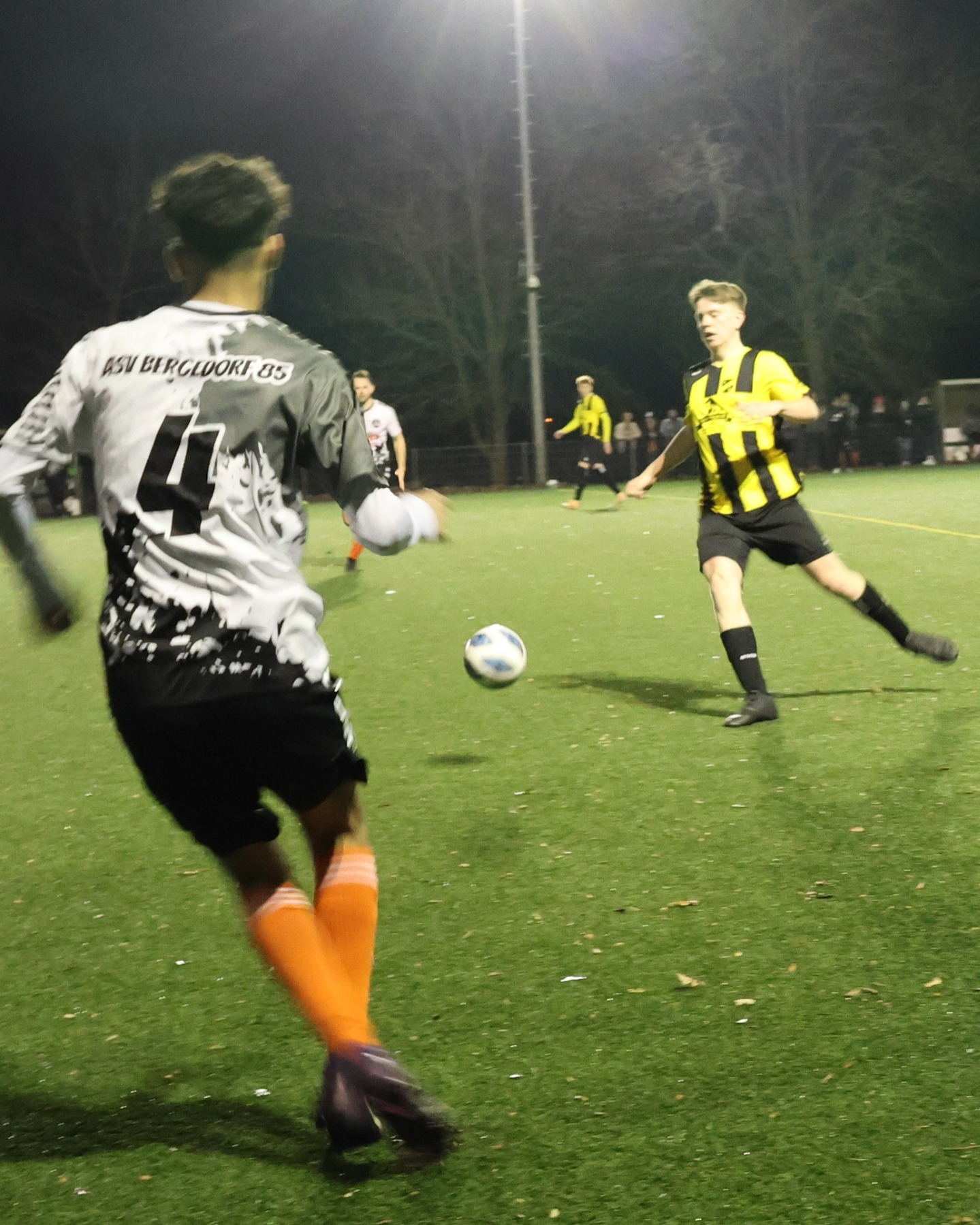 Anschluss hergestellt
Im Nachholspiel beim Lauenburger SV 1 setzten sich unsere 1. Herren mit 9:1 durch und haben jetzt nur noch zwei Punkte Rückstand auf den Tabellenführer Dassendorf 2.
https://asv-bergedorf85-fussball.de/anschluss-hergestellt-4/
#asvbergedorf85 #bergedorf #lohbrügge #elstern #elstern85 #fussball #kreisliga #lauenburgersv