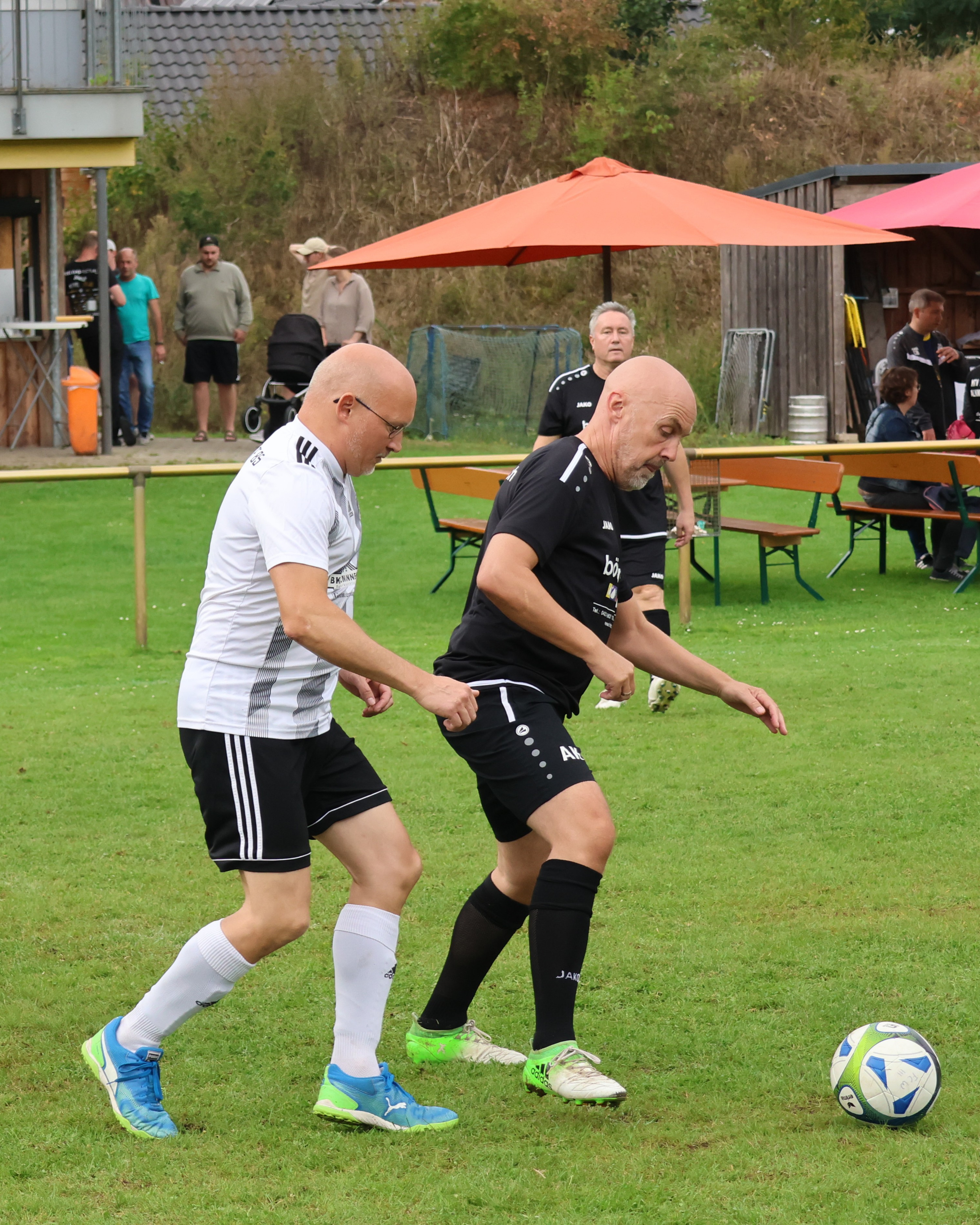 Erfolg in Wilstedt
Unsere Walking Footballer nahmen an einem Turnier in Wilstedt teil und wurden Turniersieger.
Teilgenommen hatten 9 Mannschaften die zunächst in 3 Gruppen eingeteilt waren.
https://asv-bergedorf85-fussball.de/erfolg-in-wilstedt/
#asvbergedorf85 #bergedorf #lohbrügge #elstern #walkingelstern #fussball #walkingfootball #mtvwilstedt #buchholzerfc #tsvposthausen #svhönisch
