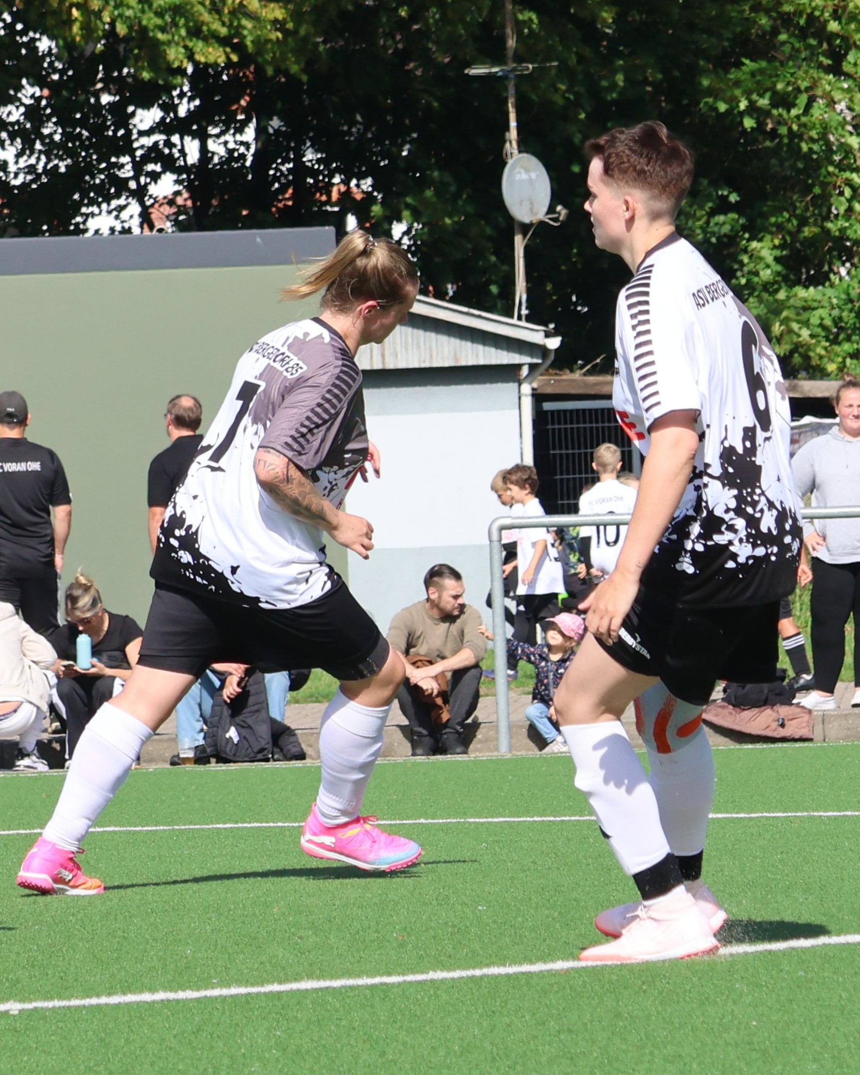 Selbst verbockt
Im Heimspiel gegen HafenCity 1 erlaubten sich unsere 1. Frauen zu viele Fehler und verloren mit 2:7.
#asvbergedorf #bergedorf #lohbrügge #elstern #elsternladys #fussball #frauenfußball #bezirksliga #hafencityfc