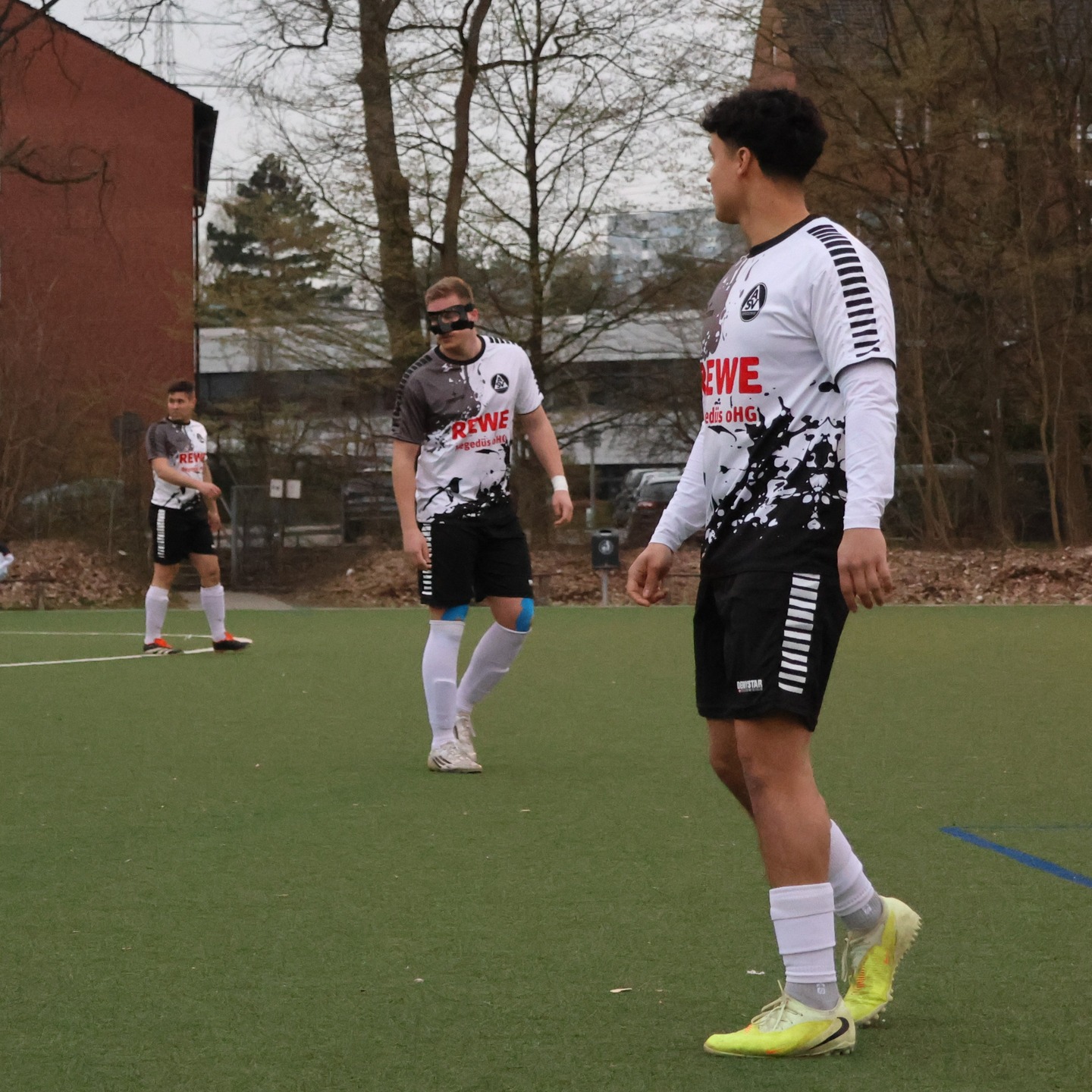 Überzahl nicht genutzt
Im Heimspiel gegen Voran Ohe 2 spielten unsere 1. Herren nur 2:2 und konnten dabei auch die Überzahl nach einer gelb/roten Karte gegen einen Gästespieler nicht ausnutzen.
https://asv-bergedorf85-fussball.de/ueberzahl-nicht-genutzt-2/
#asvbergedorf85 #bergedorf #lohbrügge #elstern #elstern85 #voranohe #kreisliga #fussball