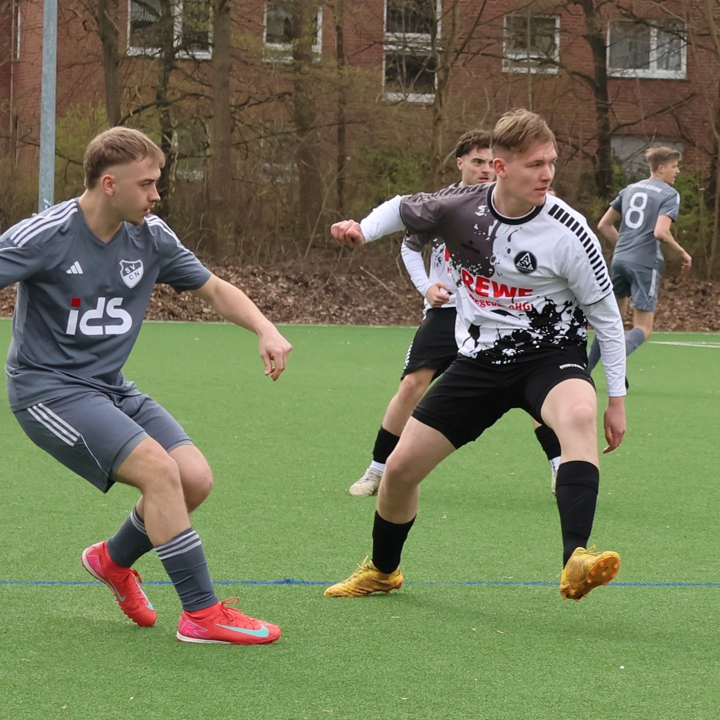 Serie fortgesetzt
Unsere 1. Herren gewannen ihr Heimspiel gegen Curslack-Neuengamme mit 3:1 und setzten ihre Erfolgsserie der letzten Wochen fort.
https://asv-bergedorf85-fussball.de/serie-fortgesetzt/
#asvbergedorf85 #bergedorf #lohbrügge #elstern #elstern85 #svcurslackneuengamme #kreisliga #fussball