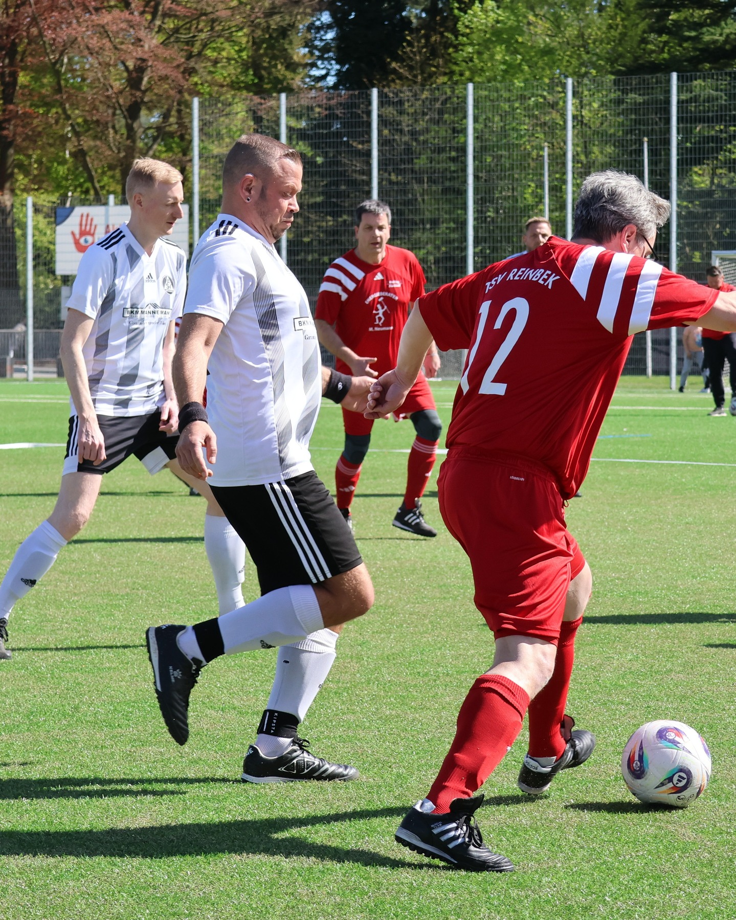 Spitzenreiter besiegt
Unsere Walking Footballer gewannen ihr Auswärtsspiel beim bisher verlustpunktfreien Spitzenreiter TSV Reinbek mit 10:5.
https://asv-bergedorf85-fussball.de/spitzenreiter-besiegt/
#asvbergedorf85 #bergedorf #lohbrügge #elstern #walkingelstern #fussball #walkingfootball #tsvreinbek