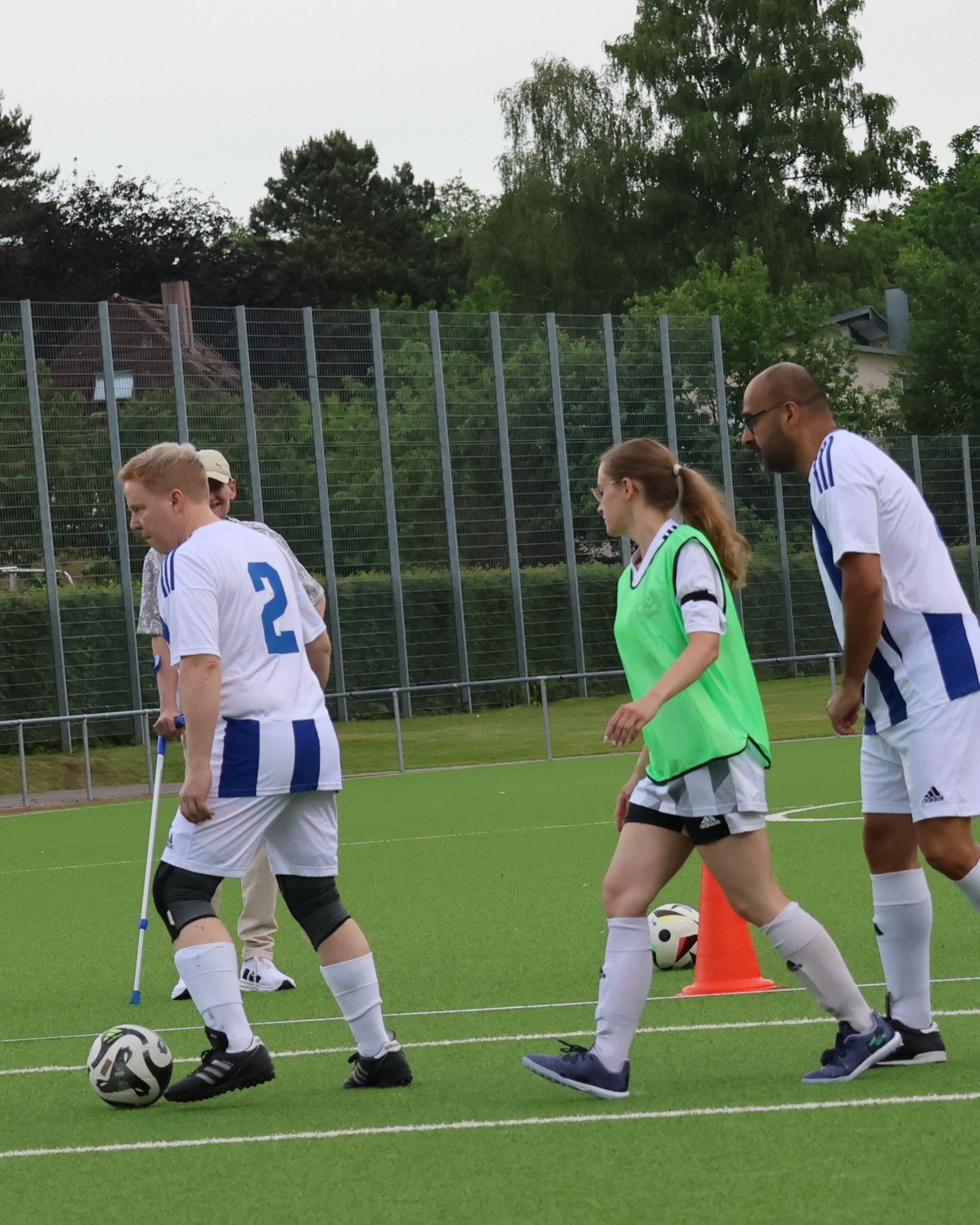 Staffelmeister im WF
Unsere Walking Football Mannschaft gewann ihr Auswärtssspiel bei der SG Poppenbüttel/DuWo mit 11:4 und errang in ihrer Staffel die Meisterschaft. Allerdings war es am Ende eine ganz knappe Entscheidung, anders wie das Spiel.
https://asv-bergedorf85-fussball.de/staffelmeister-im-wf/
#asvbergedorf85 #bergedorf #lohbrügge #elstern #walkingelstern #fussball #walkingfootball #scpoppenbüttel #duwo08