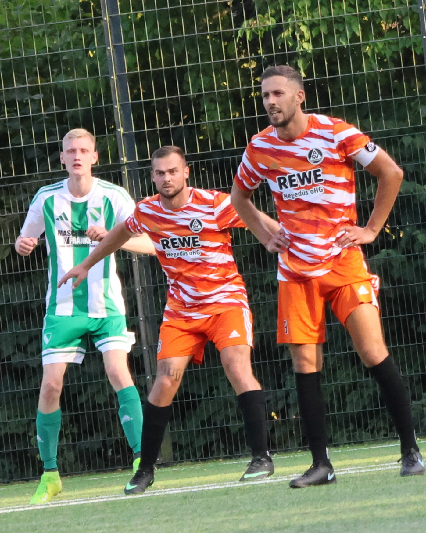 Punktspielstart
Unsere Herrenmannschaften starten an diesem Wochenende in die Punktspielsaison und da wartet auf unsere 1. Herren gleich ein Top-Spiel. Da sich die 1. und 3. Herren auch in der ersten Pokalrunde durchgesetzt haben, müssen sie zudem in derWoche zum nächsten Spiel antreten. Vorschau auf die Spiele unserer Mannschaften vom 14. bis 19.8.26.
https://asv-bergedorf85-fussball.de/punktspielstart-2/
#asvbergedorf85 #bergedorf #lohbrügge #elstern #elstern85 #jungelstern #elsternladys #fussball #frauenfussball #jugendfußball #kreisliga #kreisklasse #lottohamburgpokal #holstenpokal #scvm #svna #tsgbergedorf #barsbüttelersv #escheburgersv #svcurslackneuengamme