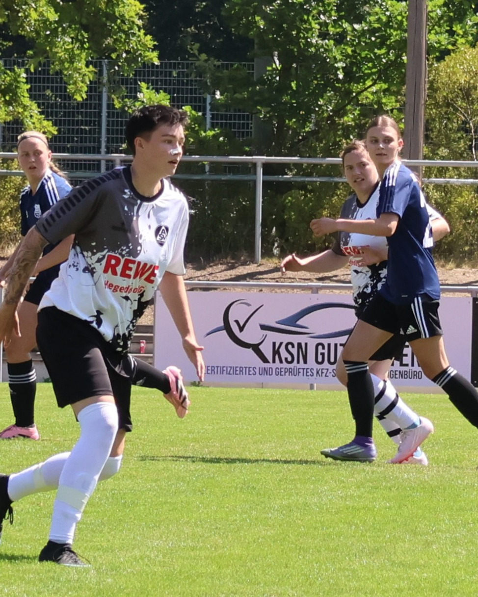 Luft war raus
Nach einigen intensiven Trainingseinheiten, verloren unsere 1. Frauen ihr Testspiel gegen Dassendorf mit 1:3.
https://asv-bergedorf85-fussball.de/luft-war-raus-2/
#asvbergedorf85 #bergedorf #lohbrügge #elstern #elsternladys #fussball #frauenfussbal #tusdassendorf