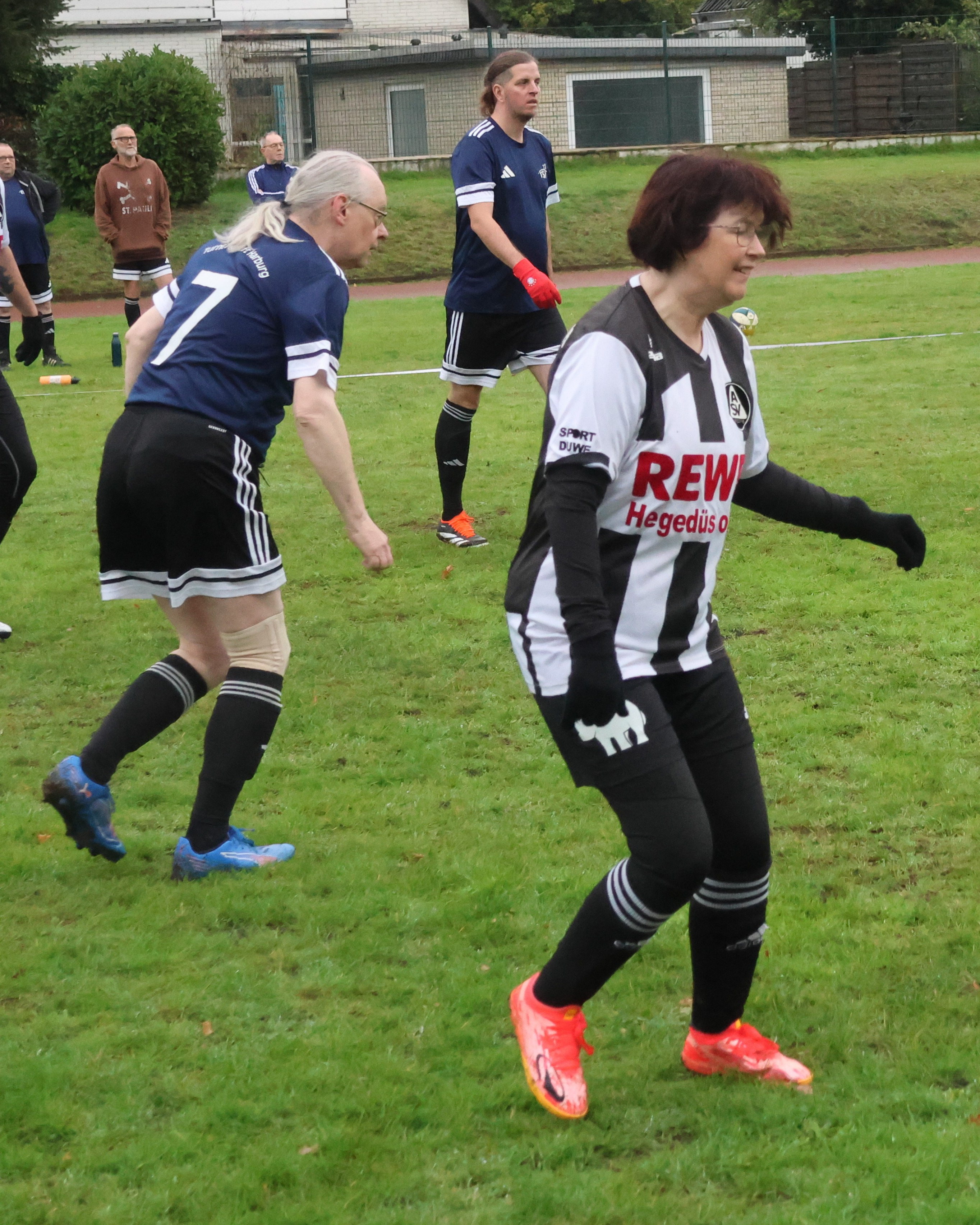 Spiel gedreht
Unser Team Walk II lag bei TS Harburg mit 0:3 im Rückstand, konnte sich am Ende aber mit 6:5 durchsetzen und übernahm die Tabellenführung.
https://asv-bergedorf85-fussball.de/spiel-gedreht-4/
#asvbergedorf85 #bergedorf #lohbrügge #elstern #walkingelstern #fussball #walkingfootball #tsharburg